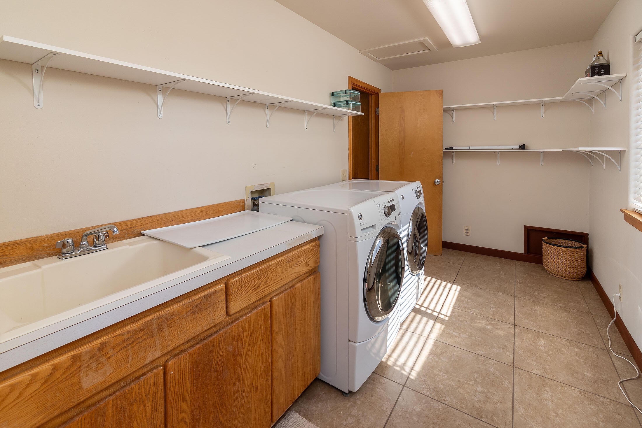 Bend, Oregon, 97702, United States, 3 Bedrooms Bedrooms, ,3 BathroomsBathrooms,Residential,Active,1952444