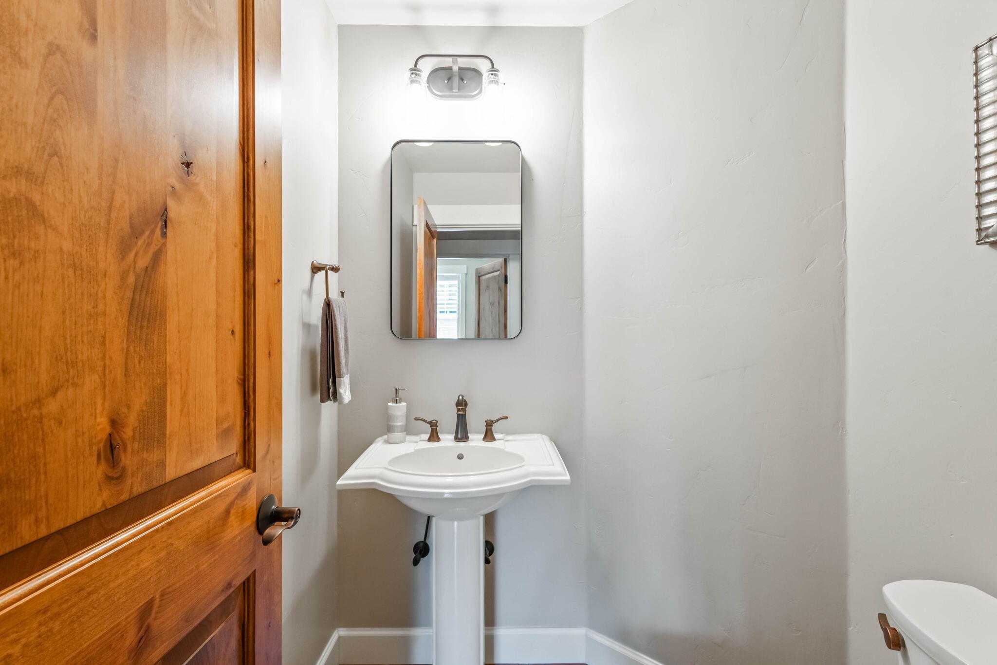 Bend, Oregon, 97702, United States, 4 Bedrooms Bedrooms, ,5 BathroomsBathrooms,Residential,Active,1726847