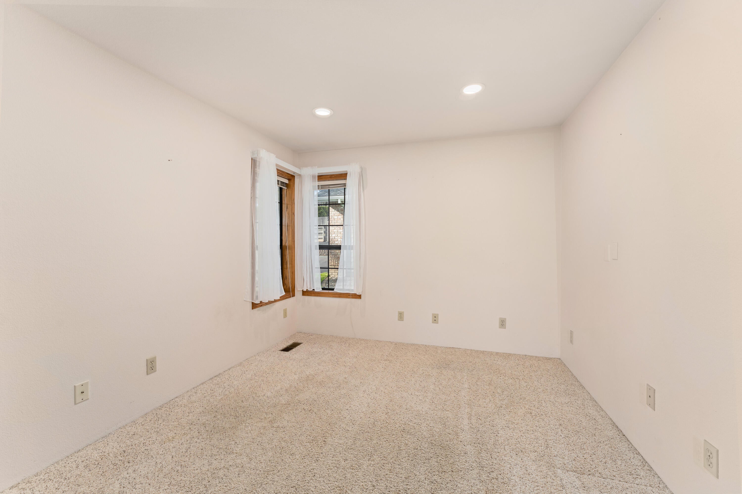 Central Point, Oregon, 97502, United States, 4 Bedrooms Bedrooms, ,3 BathroomsBathrooms,Residential,Active,1959928