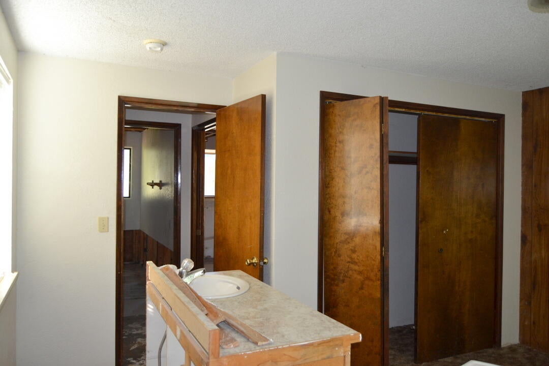 Applegate, Oregon, 97530, United States, 4 Bedrooms Bedrooms, ,3 BathroomsBathrooms,Residential,Active,1963259