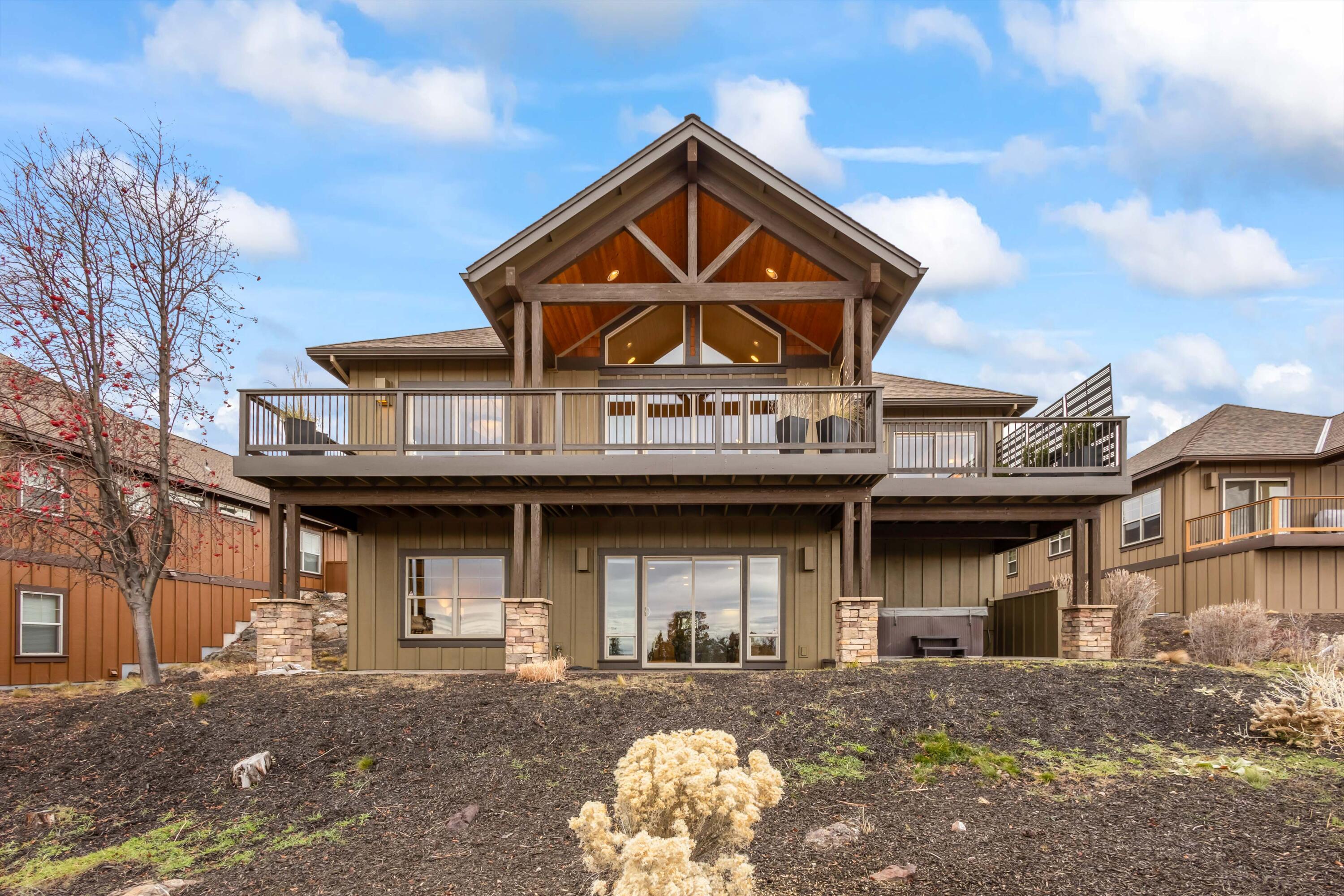 Redmond, Oregon, 97756, United States, 3 Bedrooms Bedrooms, ,4 BathroomsBathrooms,Residential,Active,2002359