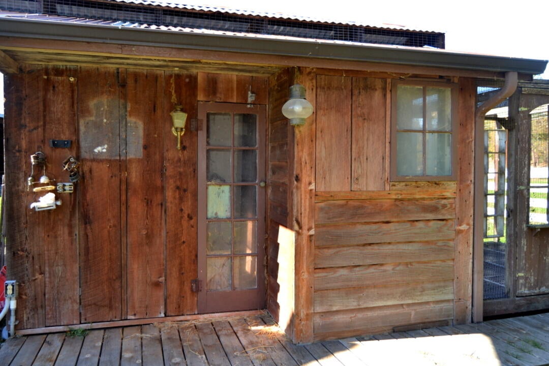 Grants Pass, Oregon, 97526, United States, 4 Bedrooms Bedrooms, ,2 BathroomsBathrooms,Residential,Active,1973303