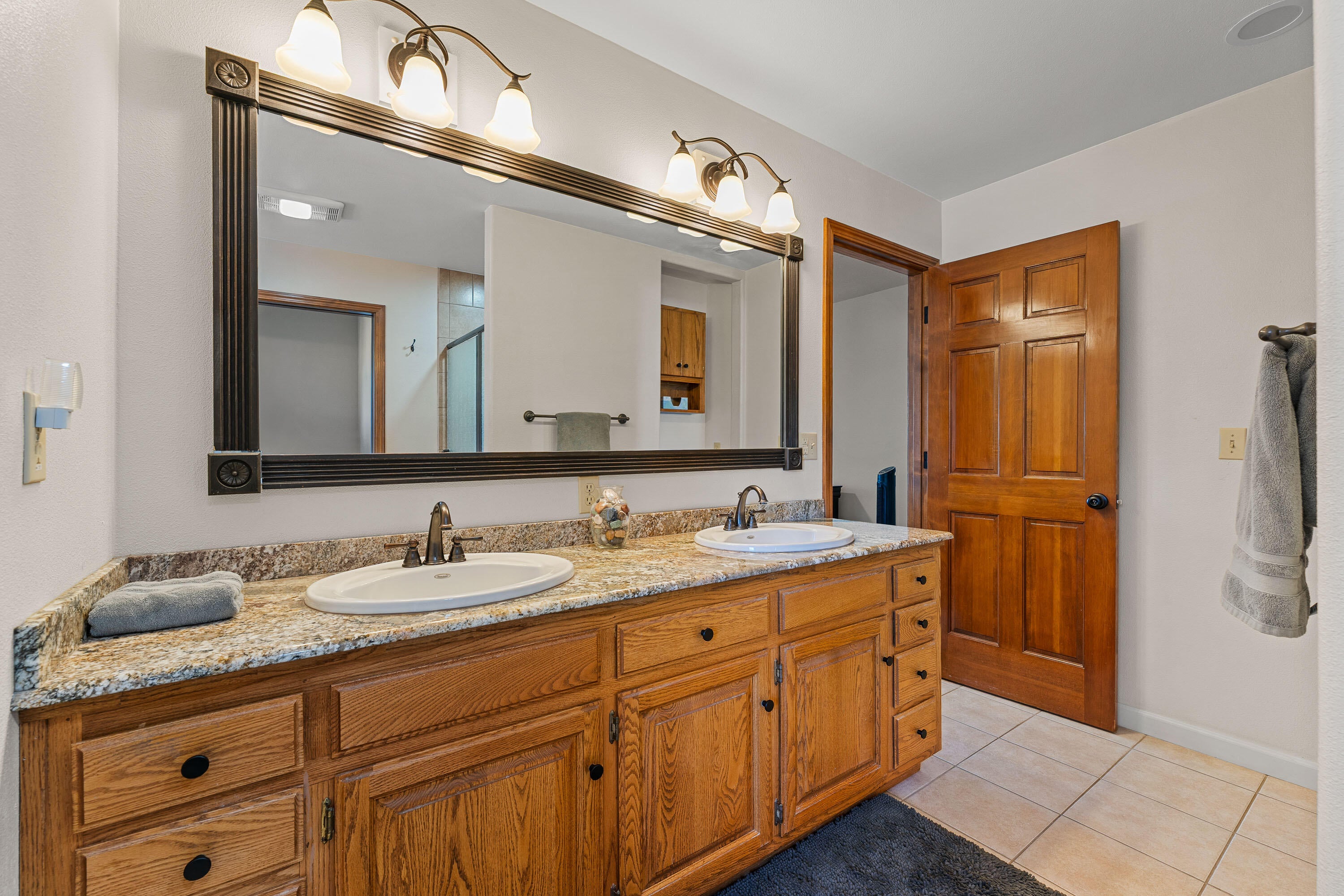 Central Point, Oregon, 97502, United States, 4 Bedrooms Bedrooms, ,3 BathroomsBathrooms,Residential,Active,1959928