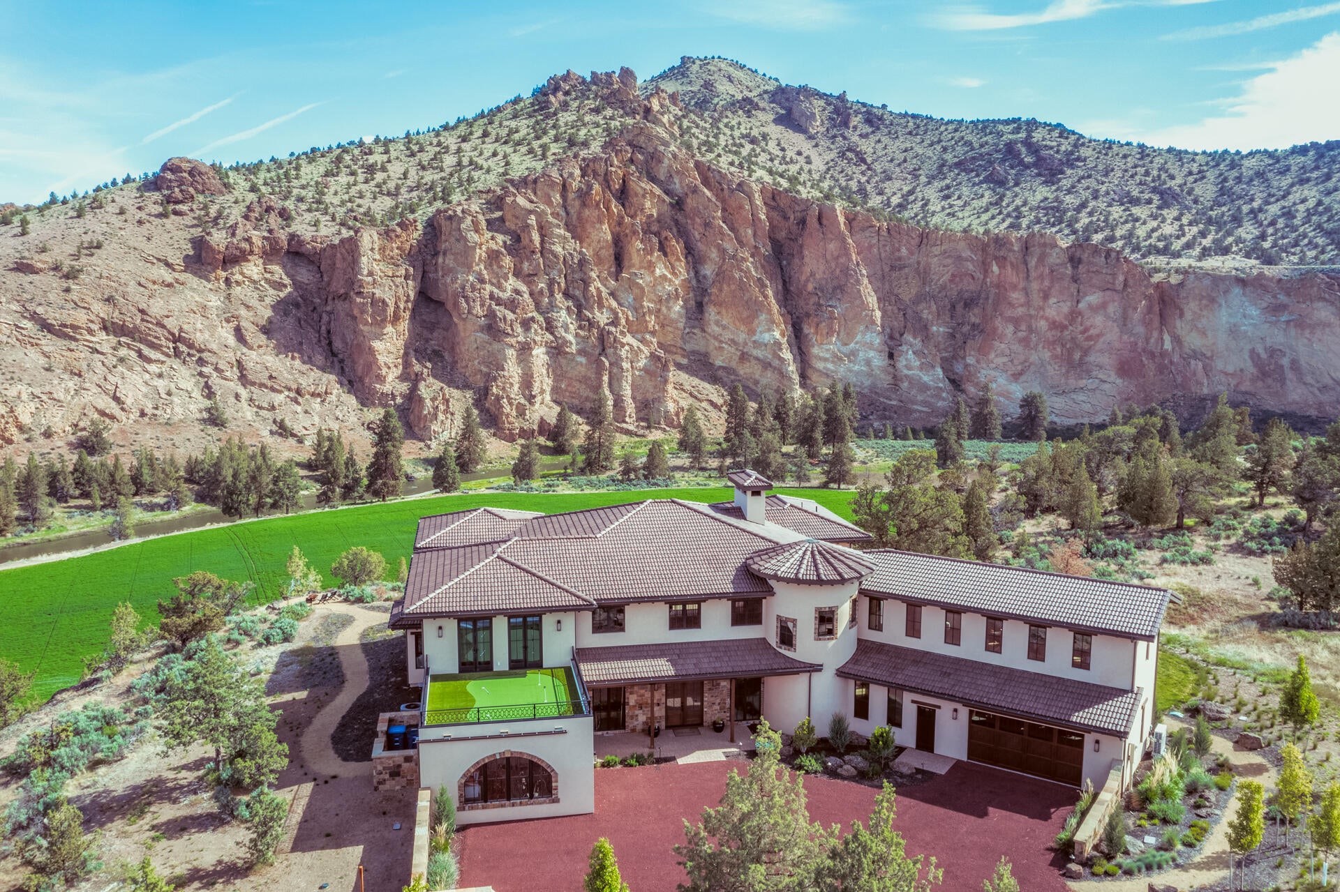 Terrebonne, Oregon, 97760, United States, 5 Bedrooms Bedrooms, ,5 BathroomsBathrooms,Residential,Active,1747251
