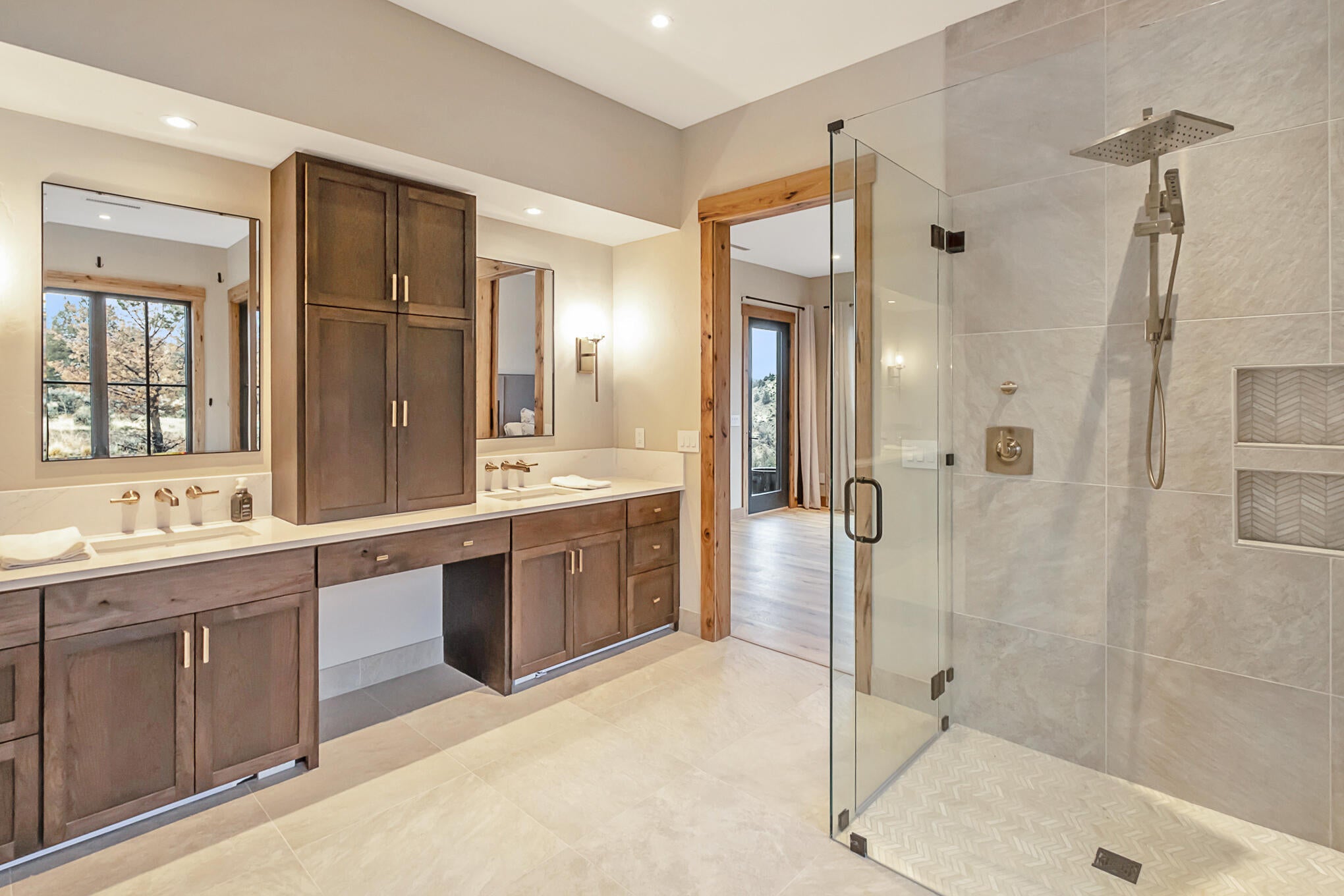 Terrebonne, Oregon, 97760, United States, 5 Bedrooms Bedrooms, ,5 BathroomsBathrooms,Residential,Active,1747251