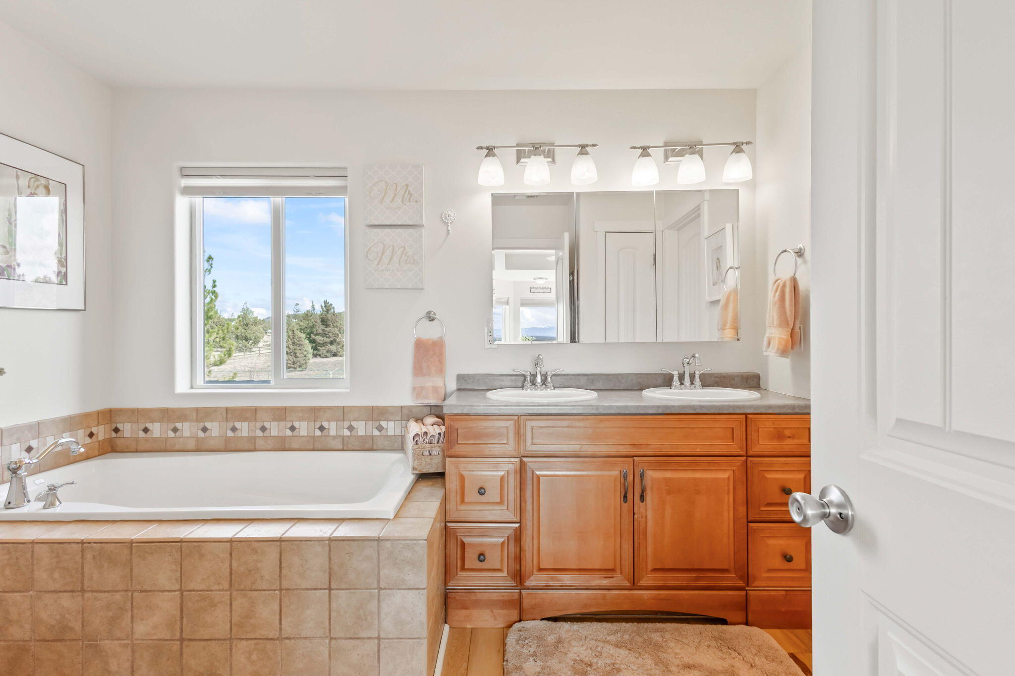 Powell Butte, Oregon, 97753, United States, 3 Bedrooms Bedrooms, ,3 BathroomsBathrooms,Residential,Active,1756913