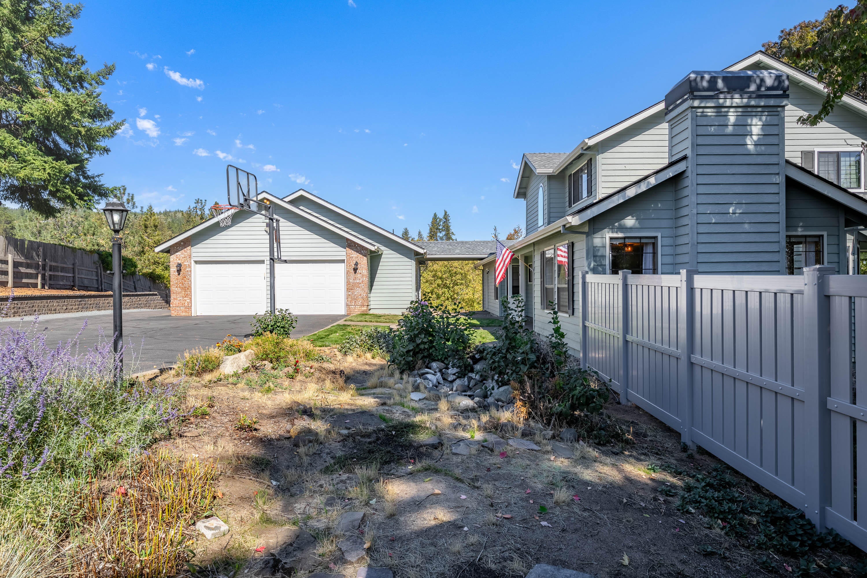 Central Point, Oregon, 97502, United States, 4 Bedrooms Bedrooms, ,3 BathroomsBathrooms,Residential,Active,1959928