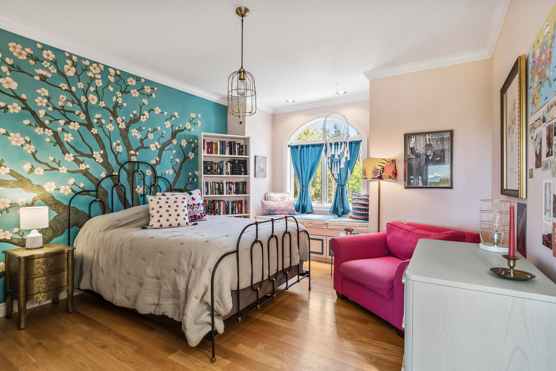 Bend, Oregon, 97702, United States, ,6 BathroomsBathrooms,Residential,Active,1726978