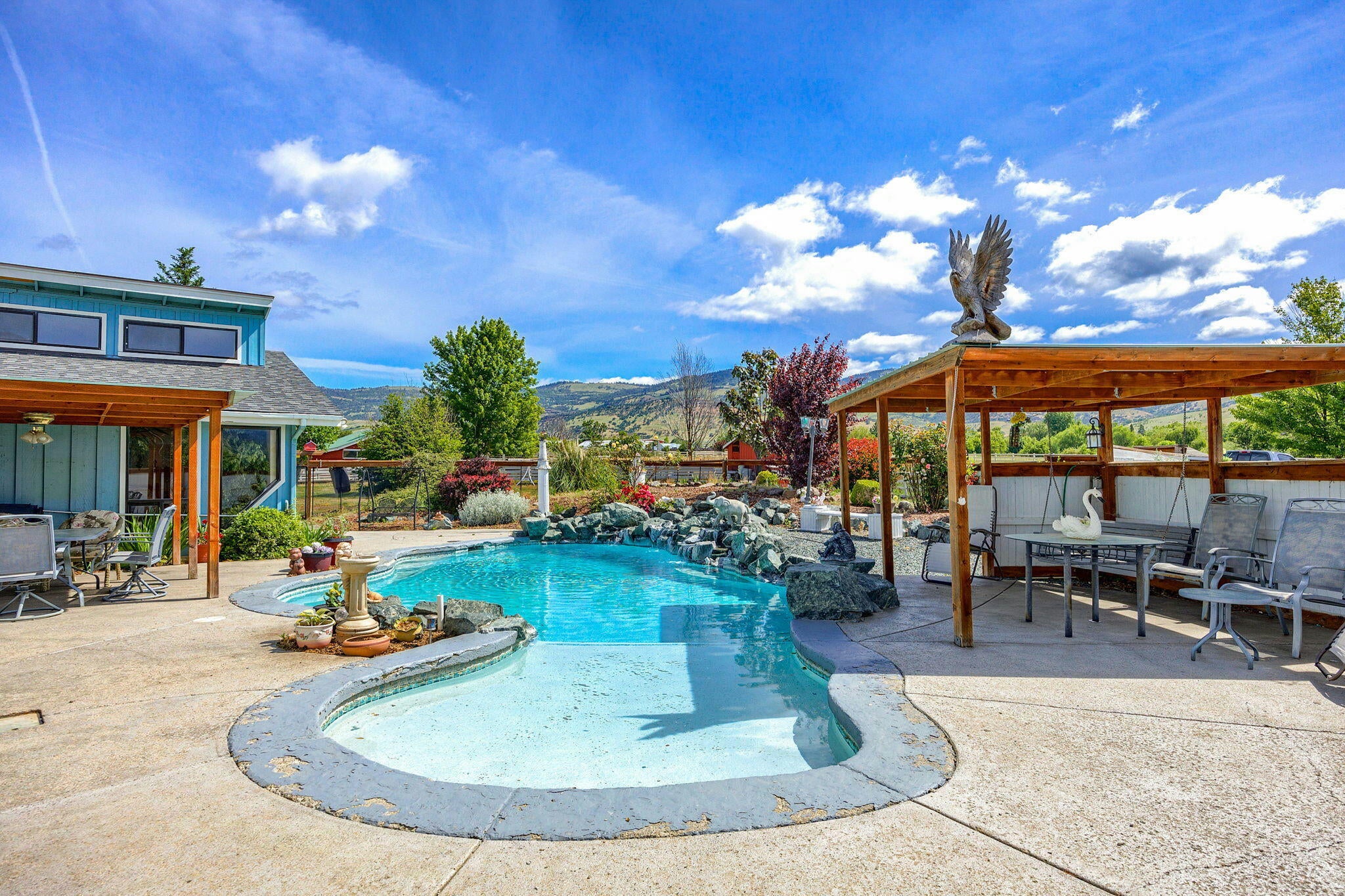 Ashland, Oregon, 97520, United States, 4 Bedrooms Bedrooms, ,4 BathroomsBathrooms,Residential,Active,1741601