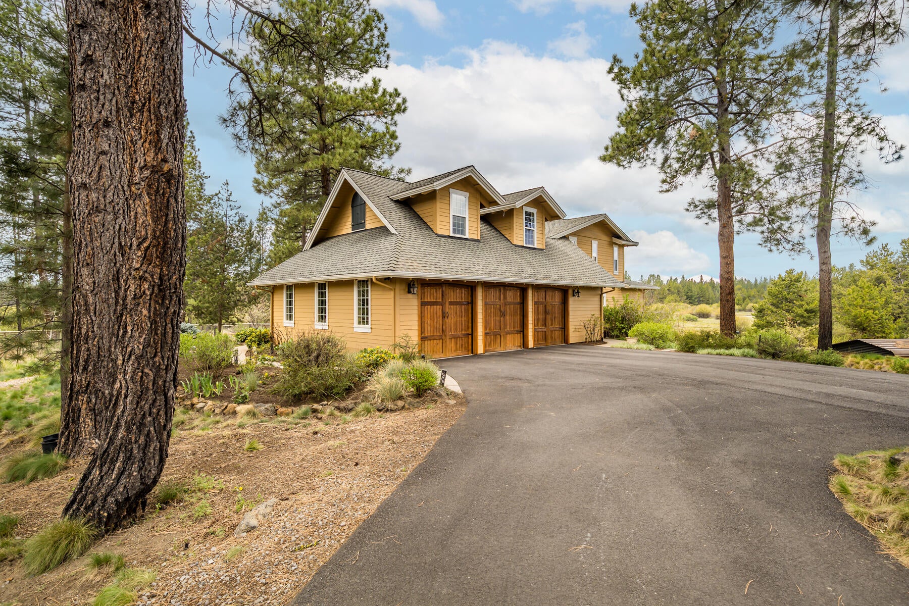 Bend, Oregon, 97707, United States, 5 Bedrooms Bedrooms, ,5 BathroomsBathrooms,Residential,Active,2044562