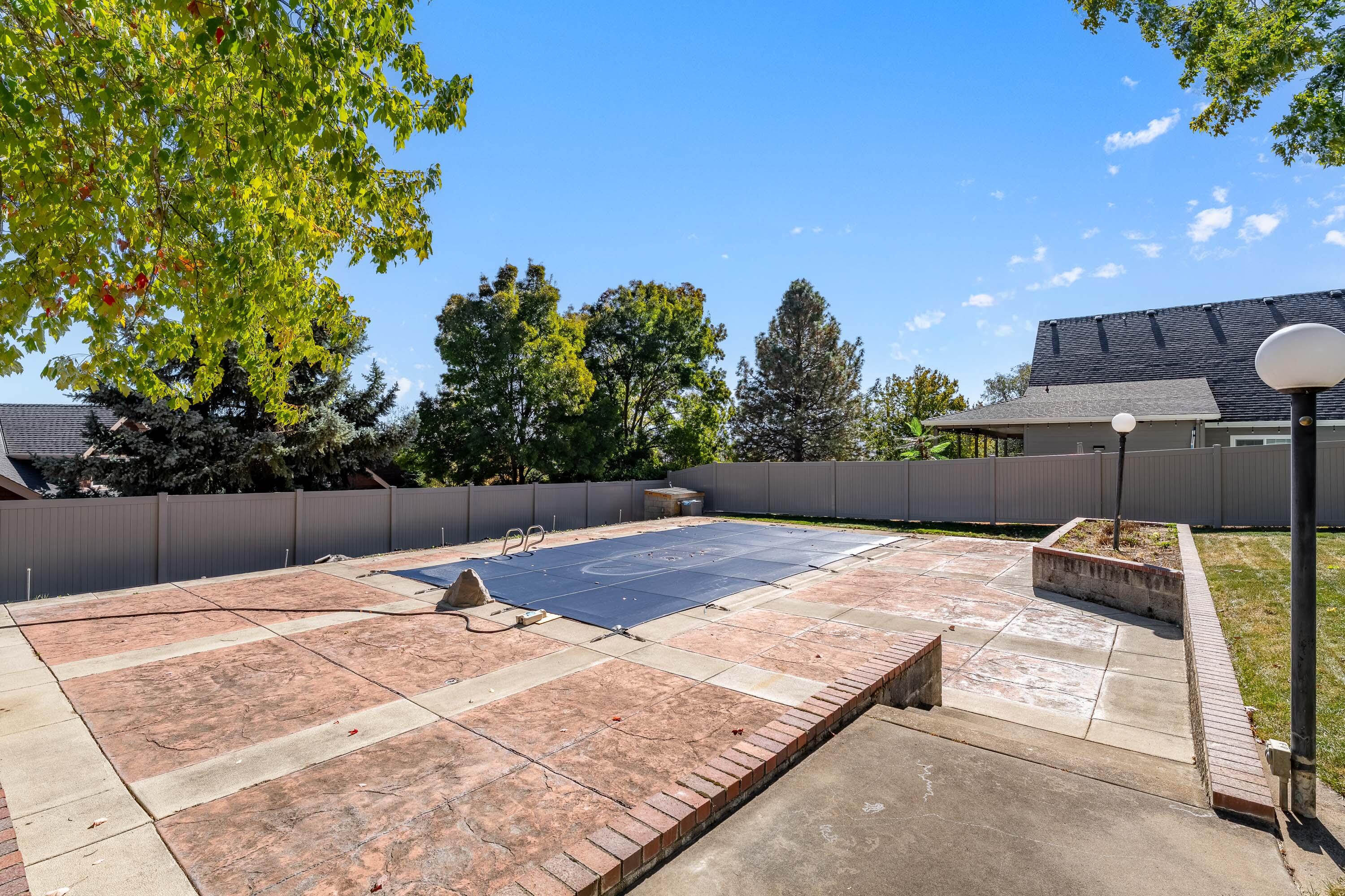 Central Point, Oregon, 97502, United States, 4 Bedrooms Bedrooms, ,3 BathroomsBathrooms,Residential,Active,1959928