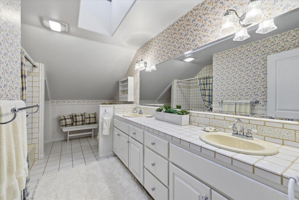 Grants Pass, Oregon, 97527, United States, 3 Bedrooms Bedrooms, ,3 BathroomsBathrooms,Residential,Active,1990612