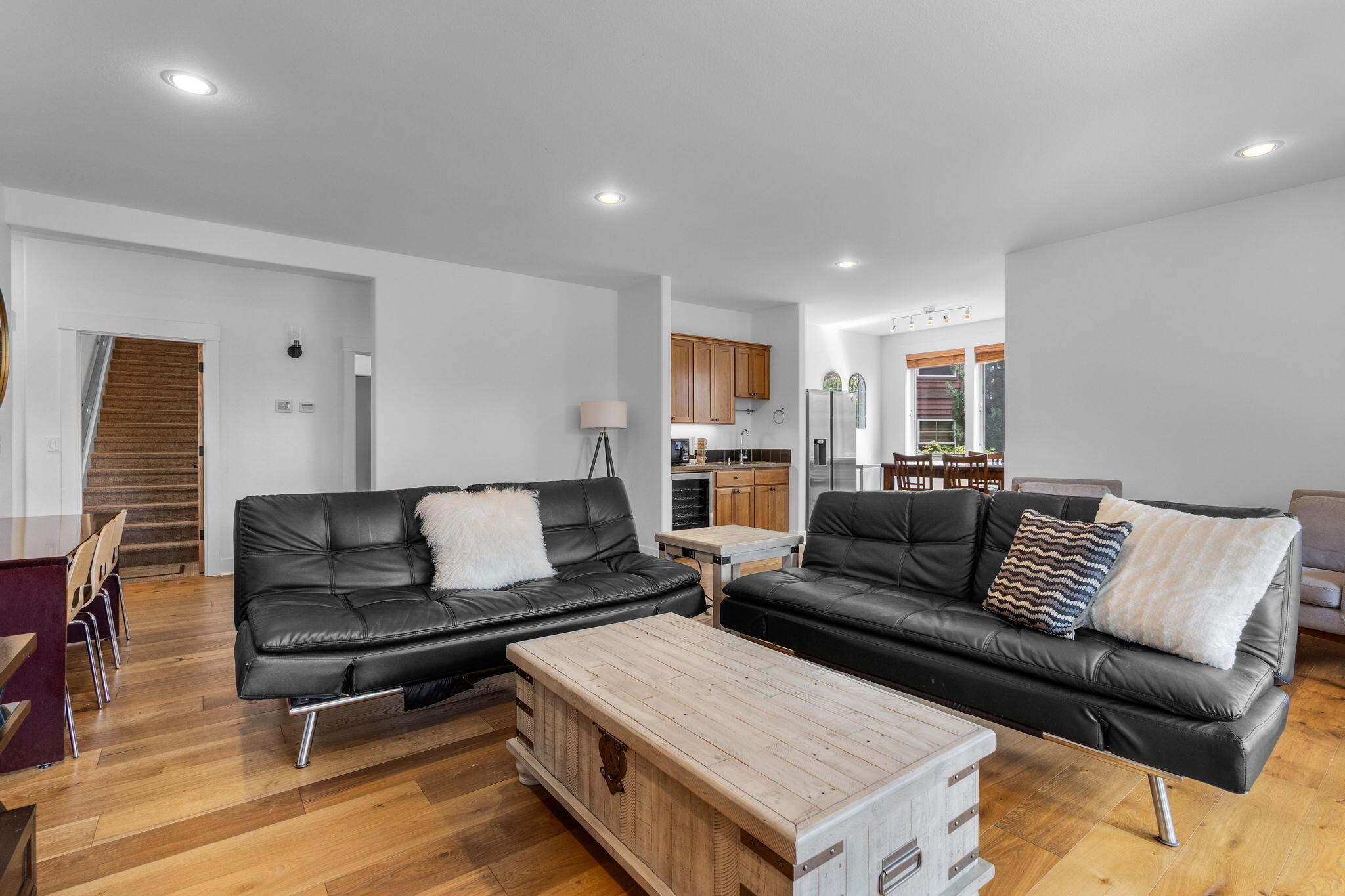 Bend, Oregon, 97702, United States, 4 Bedrooms Bedrooms, ,3 BathroomsBathrooms,Residential,Active,1913968