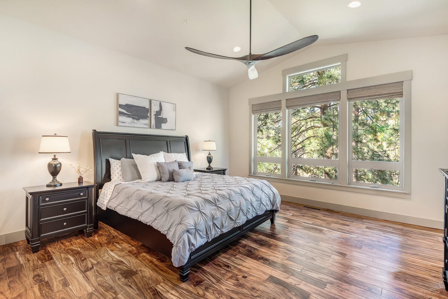 Bend, Oregon, 97703, United States, 3 Bedrooms Bedrooms, ,3 BathroomsBathrooms,Residential,Active,1952278