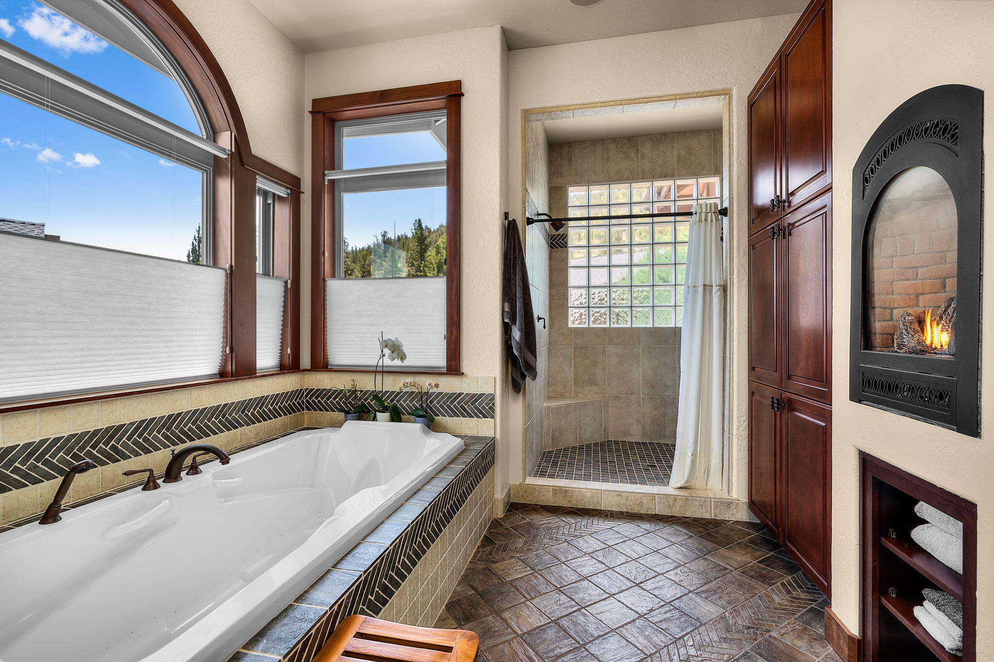 Redmond, Oregon, 97756, United States, ,3 BathroomsBathrooms,Residential,Active,1849184