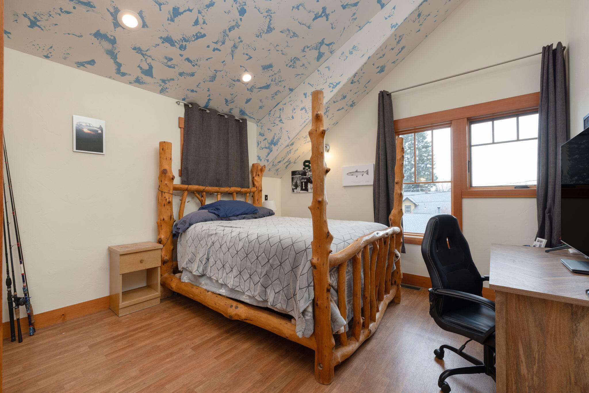 Bend, Oregon, 97703, United States, 4 Bedrooms Bedrooms, ,4 BathroomsBathrooms,Residential,Active,1996273