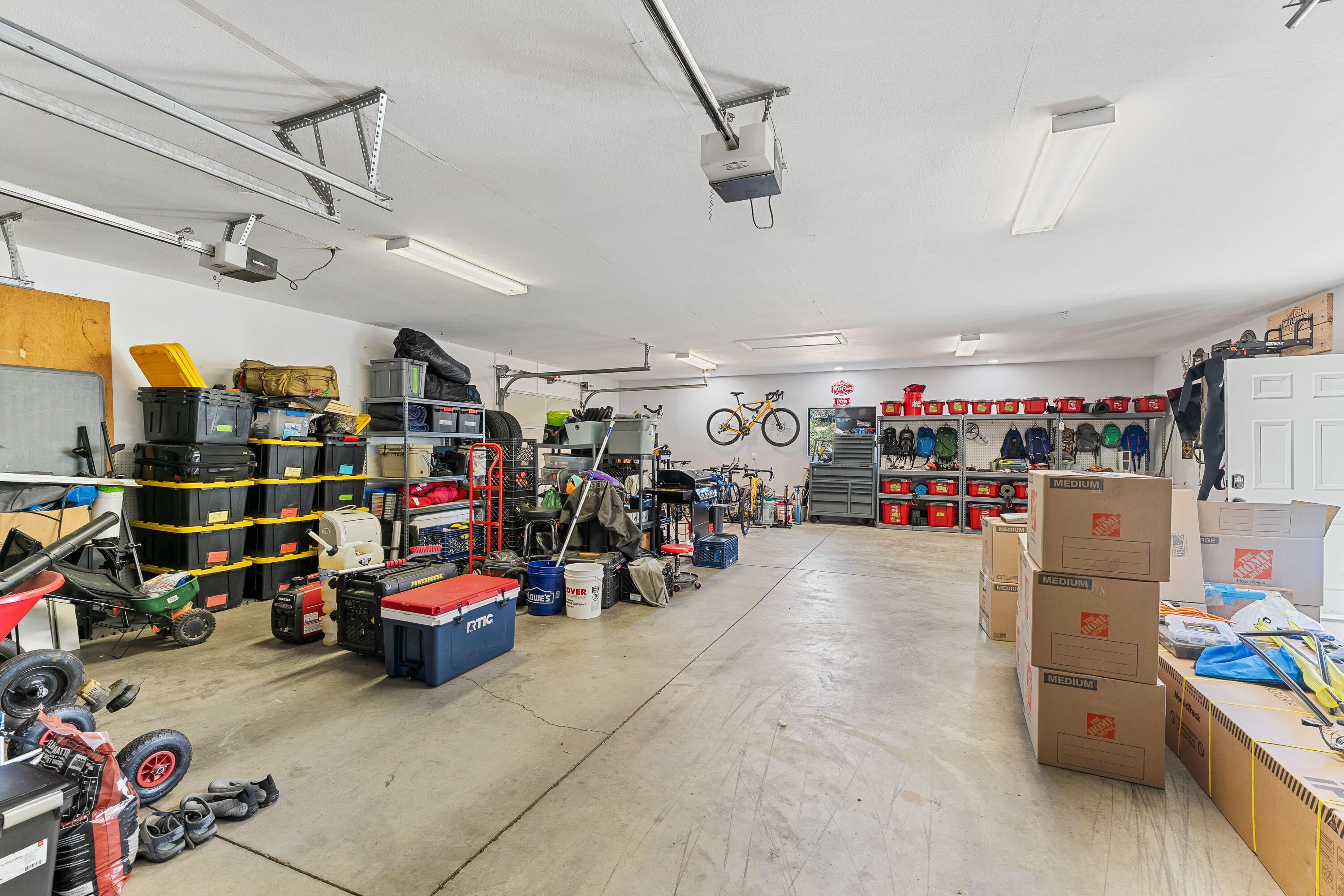 Central Point, Oregon, 97502, United States, 4 Bedrooms Bedrooms, ,3 BathroomsBathrooms,Residential,Active,1959928