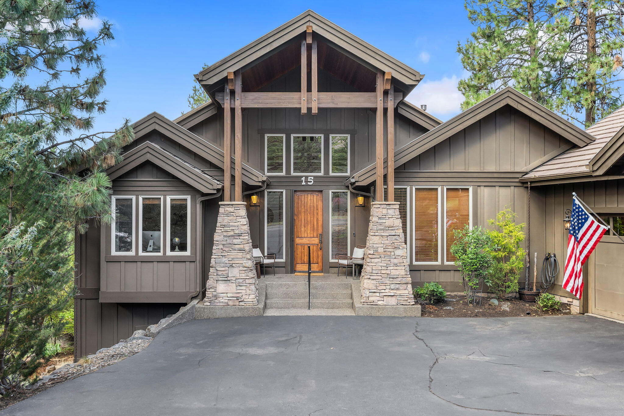 Bend, Oregon, 97702, United States, 4 Bedrooms Bedrooms, ,3 BathroomsBathrooms,Residential,Active,1913968