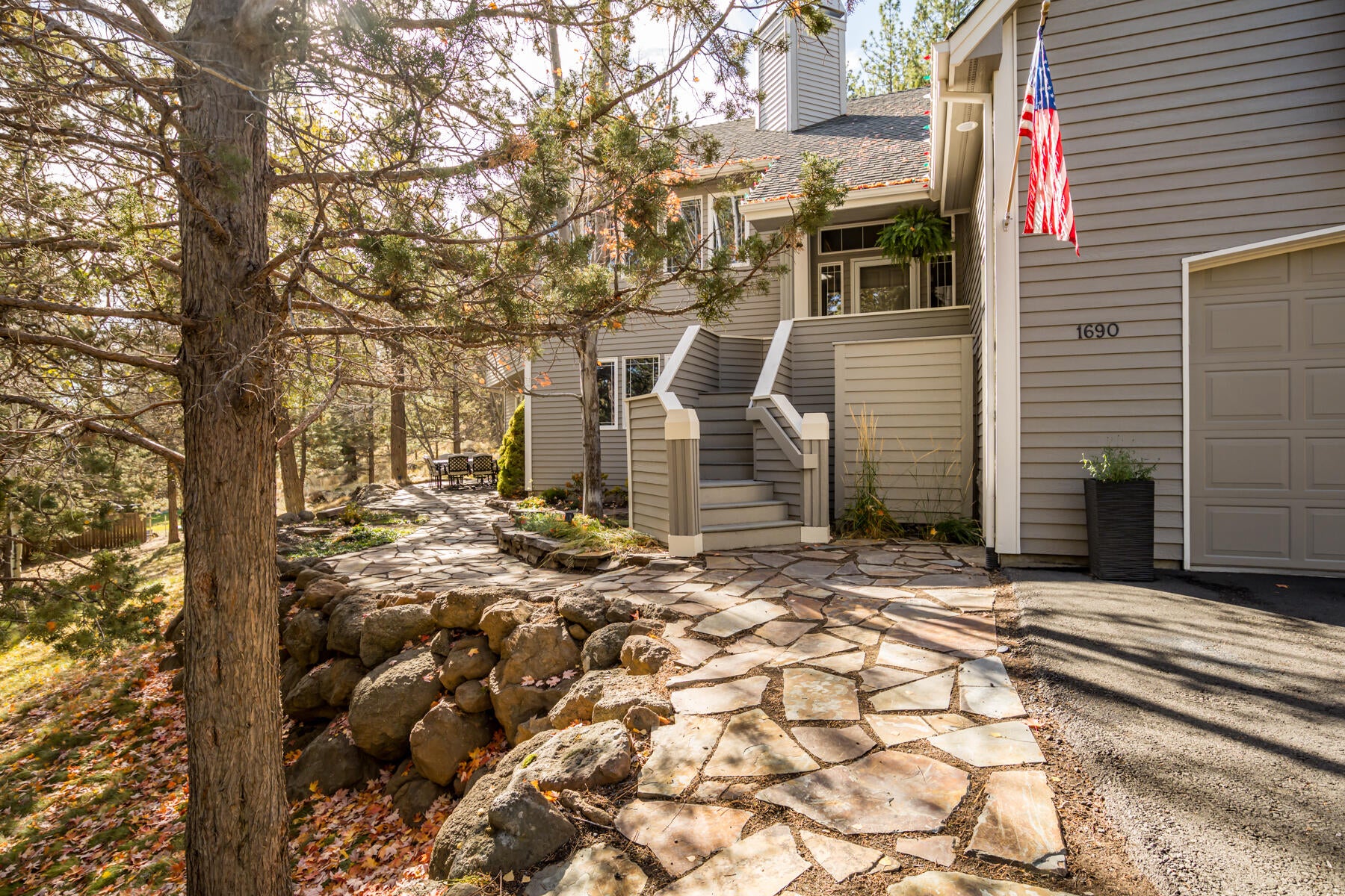 Bend, Oregon, 97703, United States, 5 Bedrooms Bedrooms, ,3 BathroomsBathrooms,Residential,Active,1972188