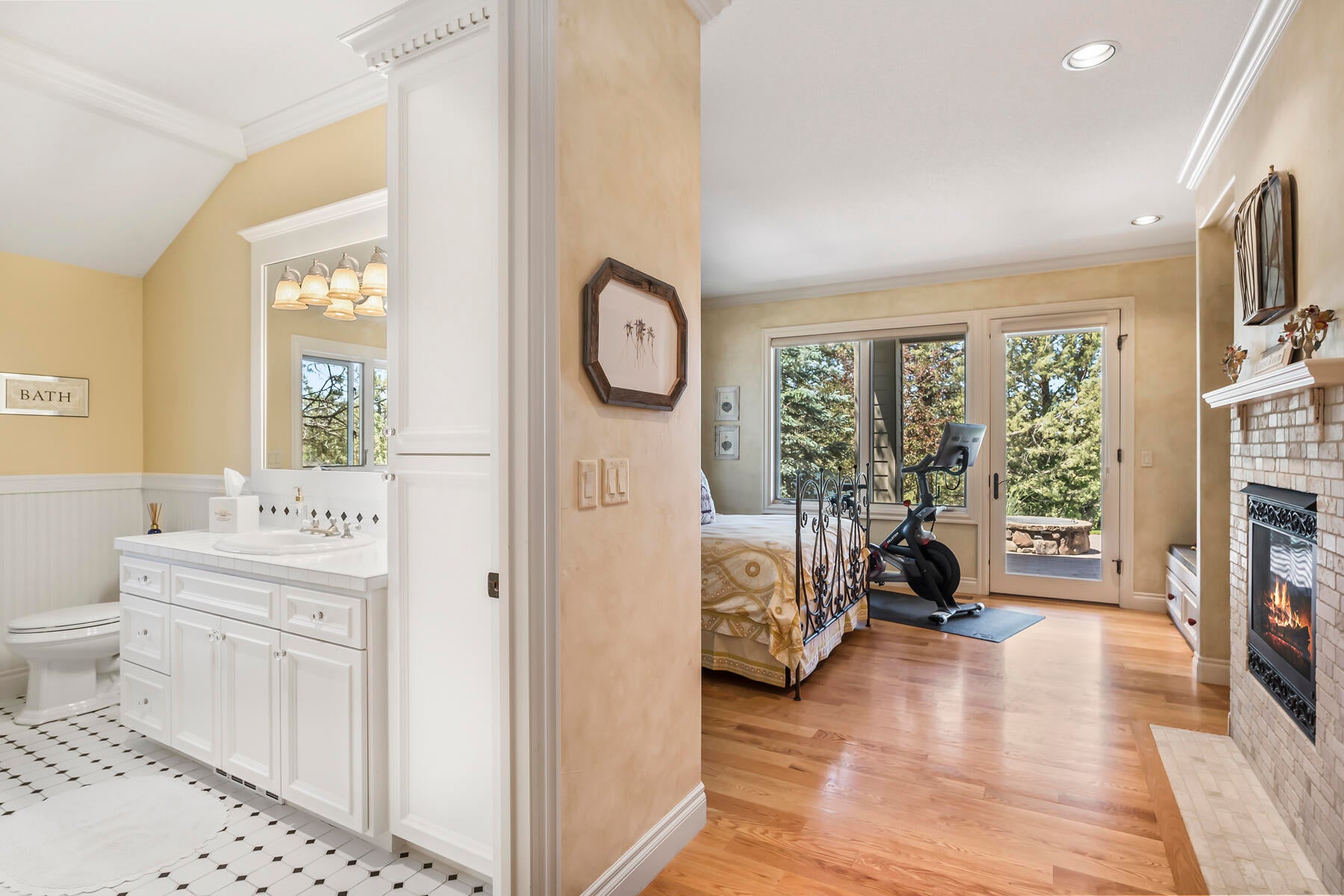 Bend, Oregon, 97702, United States, ,6 BathroomsBathrooms,Residential,Active,1726978