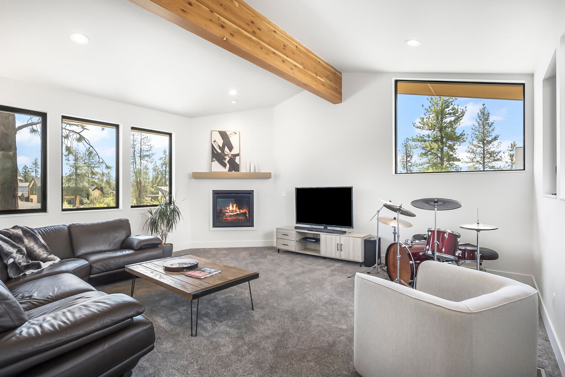 Bend, Oregon, 97703, United States, 3 Bedrooms Bedrooms, ,3 BathroomsBathrooms,Residential,Active,2008310