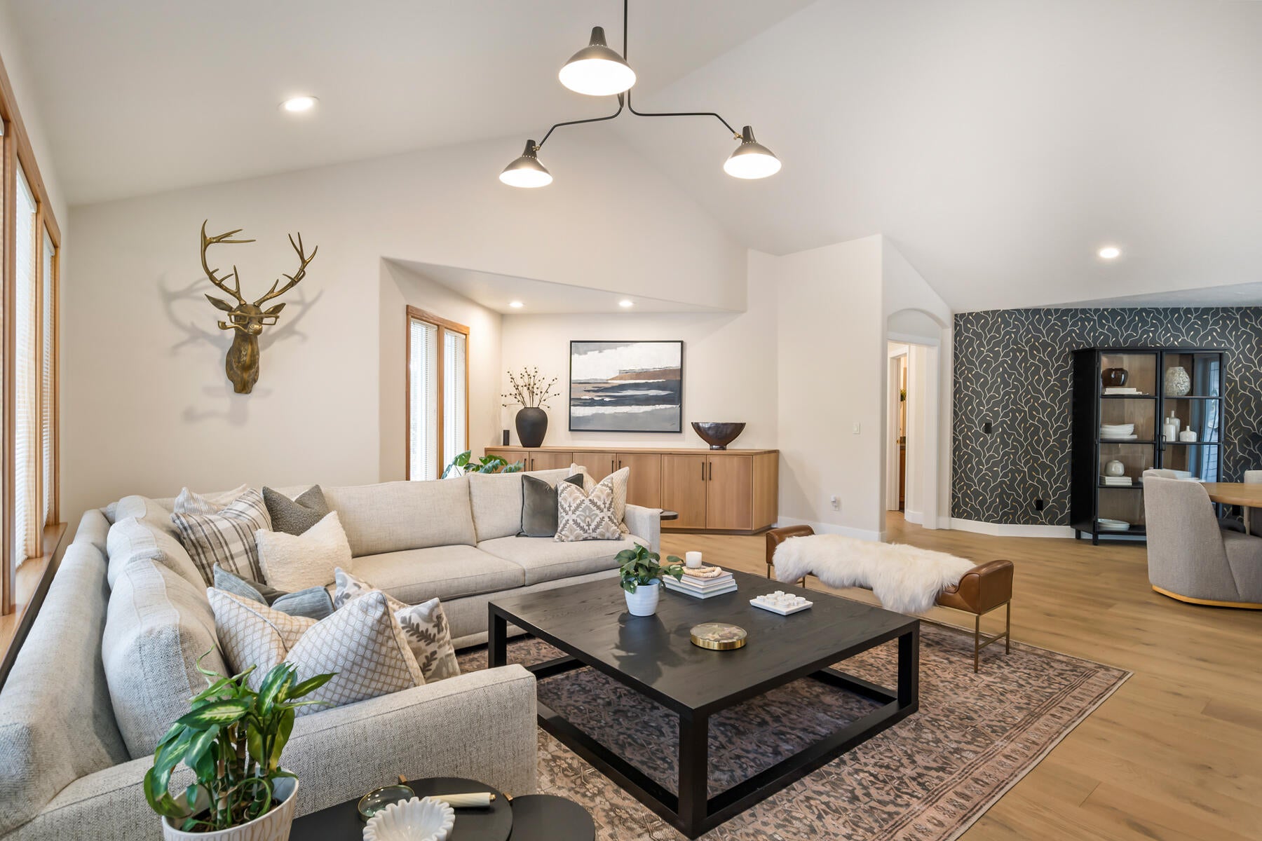 Bend, Oregon, 97703, United States, 5 Bedrooms Bedrooms, ,3 BathroomsBathrooms,Residential,Active,1972188