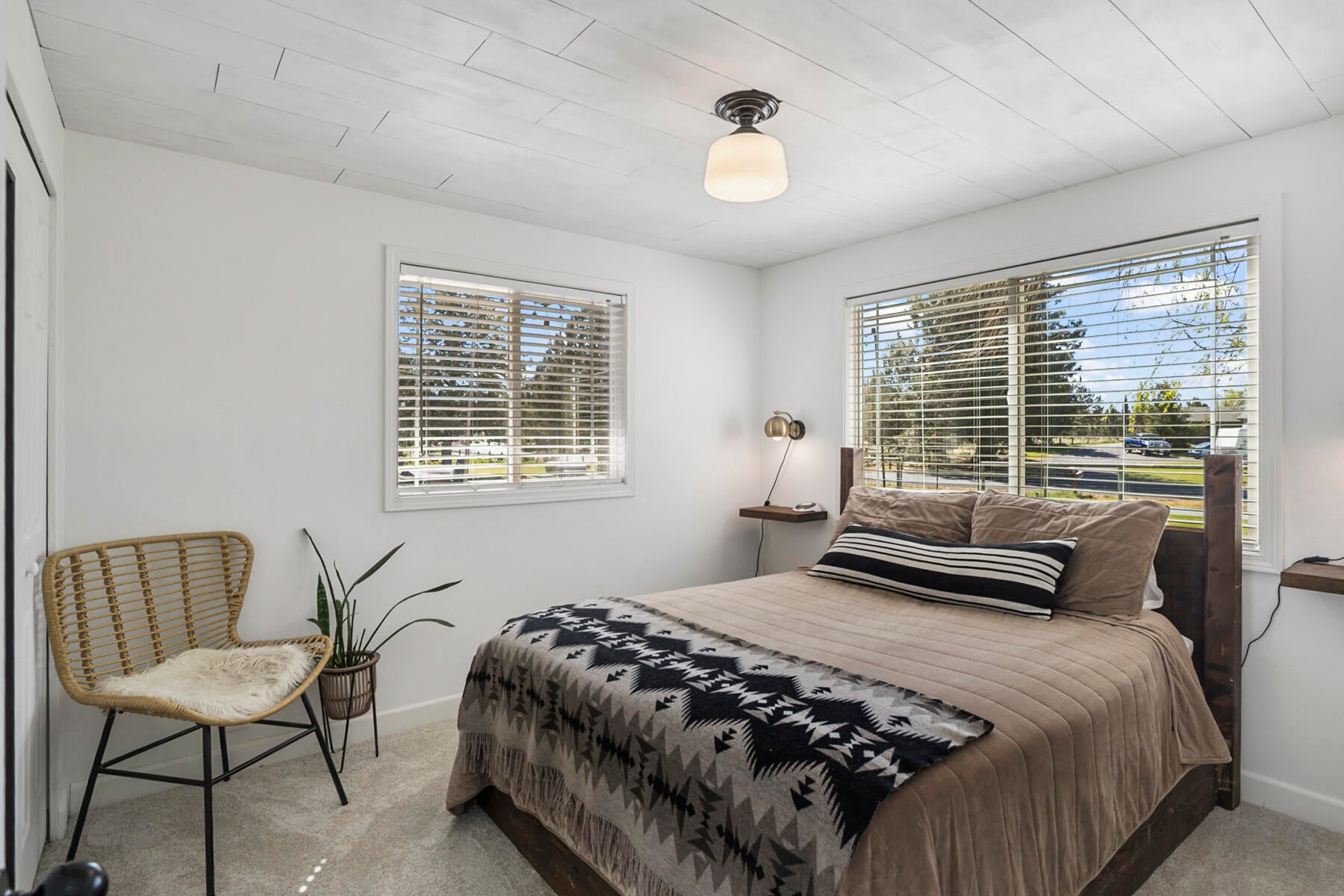 Bend, Oregon, 97703, United States, 4 Bedrooms Bedrooms, ,3 BathroomsBathrooms,Residential,Active,1790219