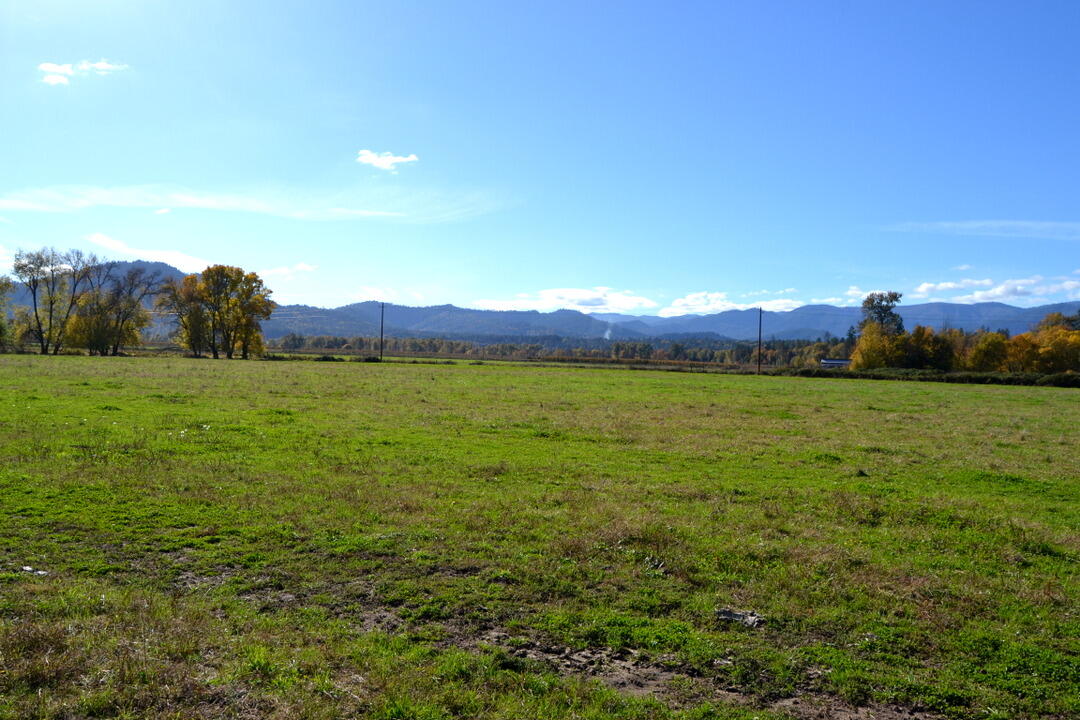 Grants Pass, Oregon, 97526, United States, 4 Bedrooms Bedrooms, ,2 BathroomsBathrooms,Residential,Active,1973303