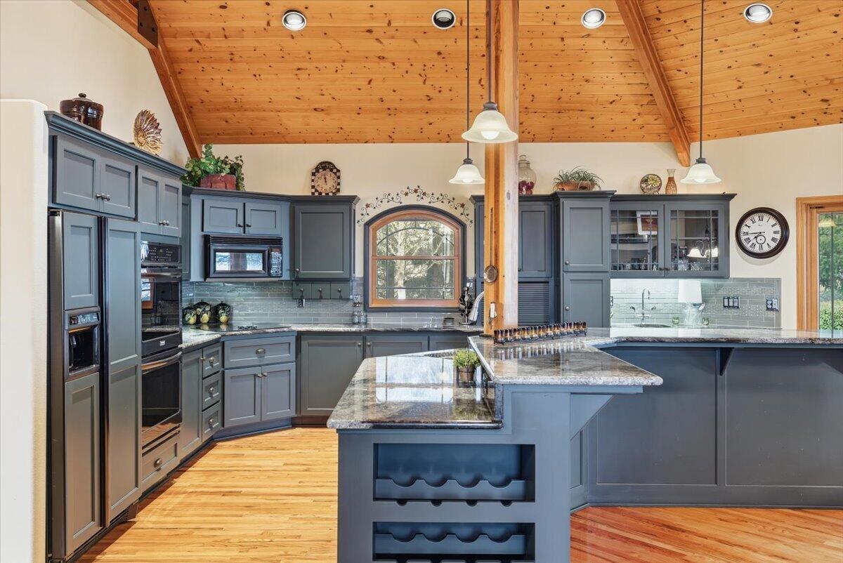 Grants Pass, Oregon, 97527, United States, 3 Bedrooms Bedrooms, ,3 BathroomsBathrooms,Residential,Active,1990612