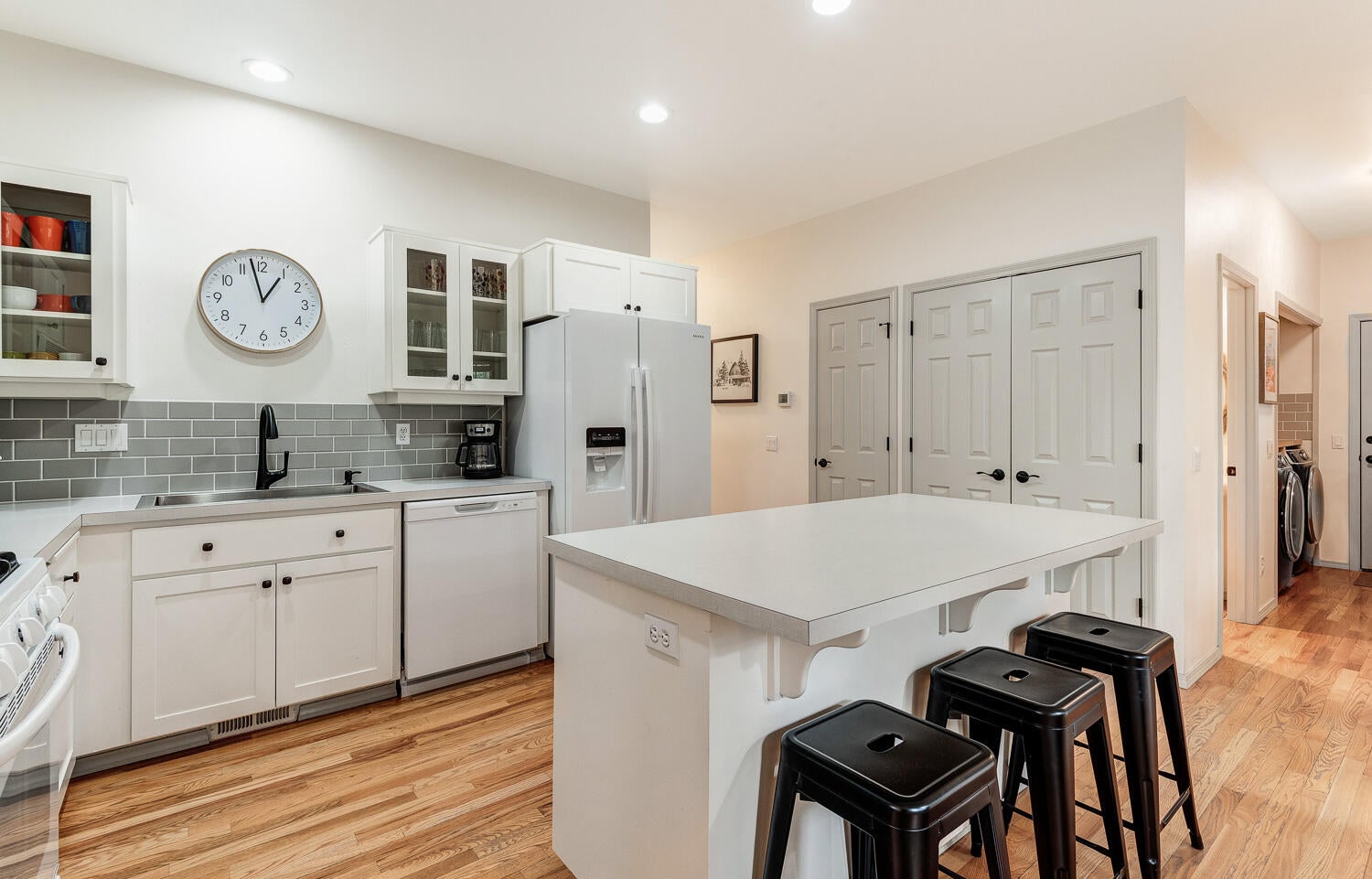 Sunriver, Oregon, 97707, United States, 3 Bedrooms Bedrooms, ,3 BathroomsBathrooms,Residential,Active,2029758