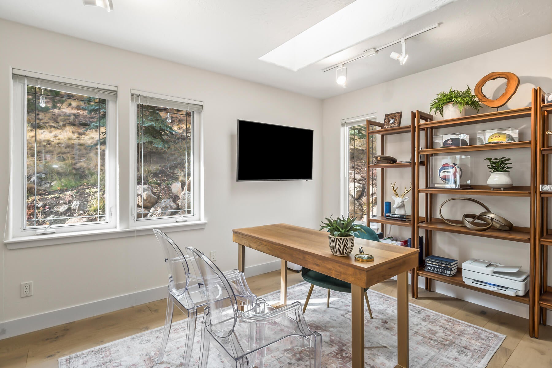 Bend, Oregon, 97703, United States, 5 Bedrooms Bedrooms, ,3 BathroomsBathrooms,Residential,Active,1972188