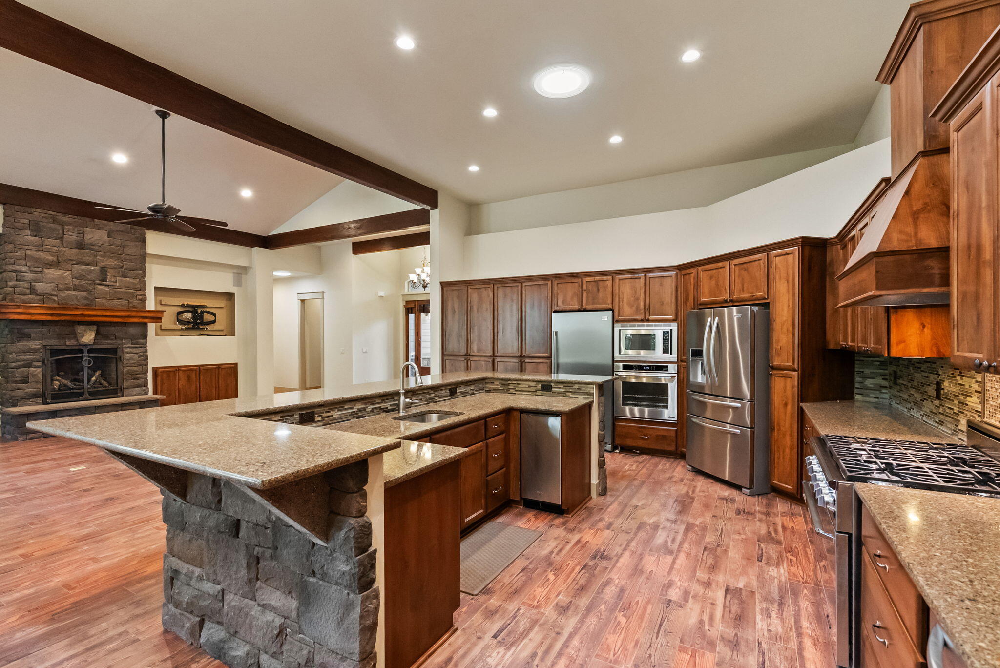 Bend, Oregon, 97702, United States, 3 Bedrooms Bedrooms, ,4 BathroomsBathrooms,Residential,Active,1952481