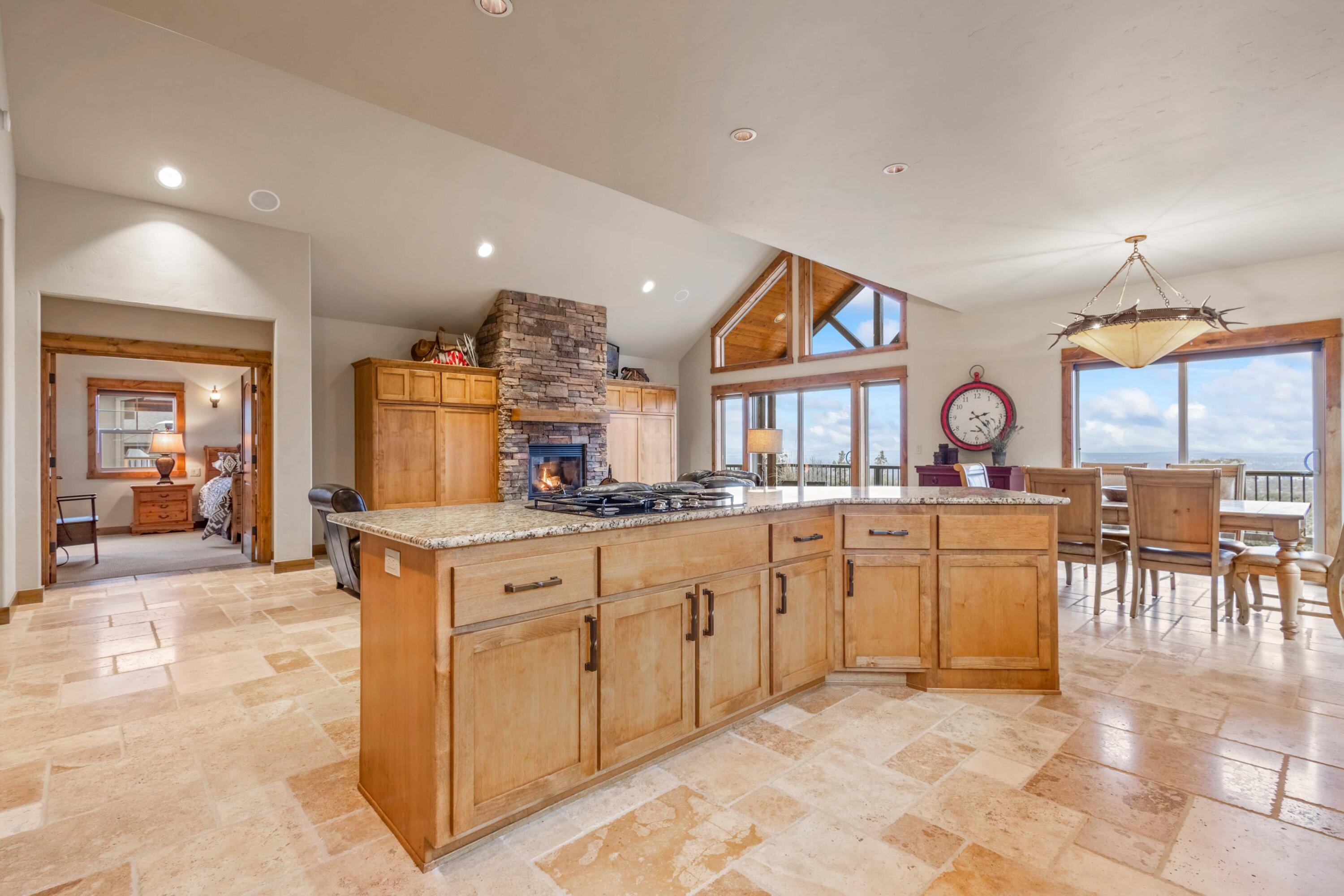 Redmond, Oregon, 97756, United States, 3 Bedrooms Bedrooms, ,4 BathroomsBathrooms,Residential,Active,2002359