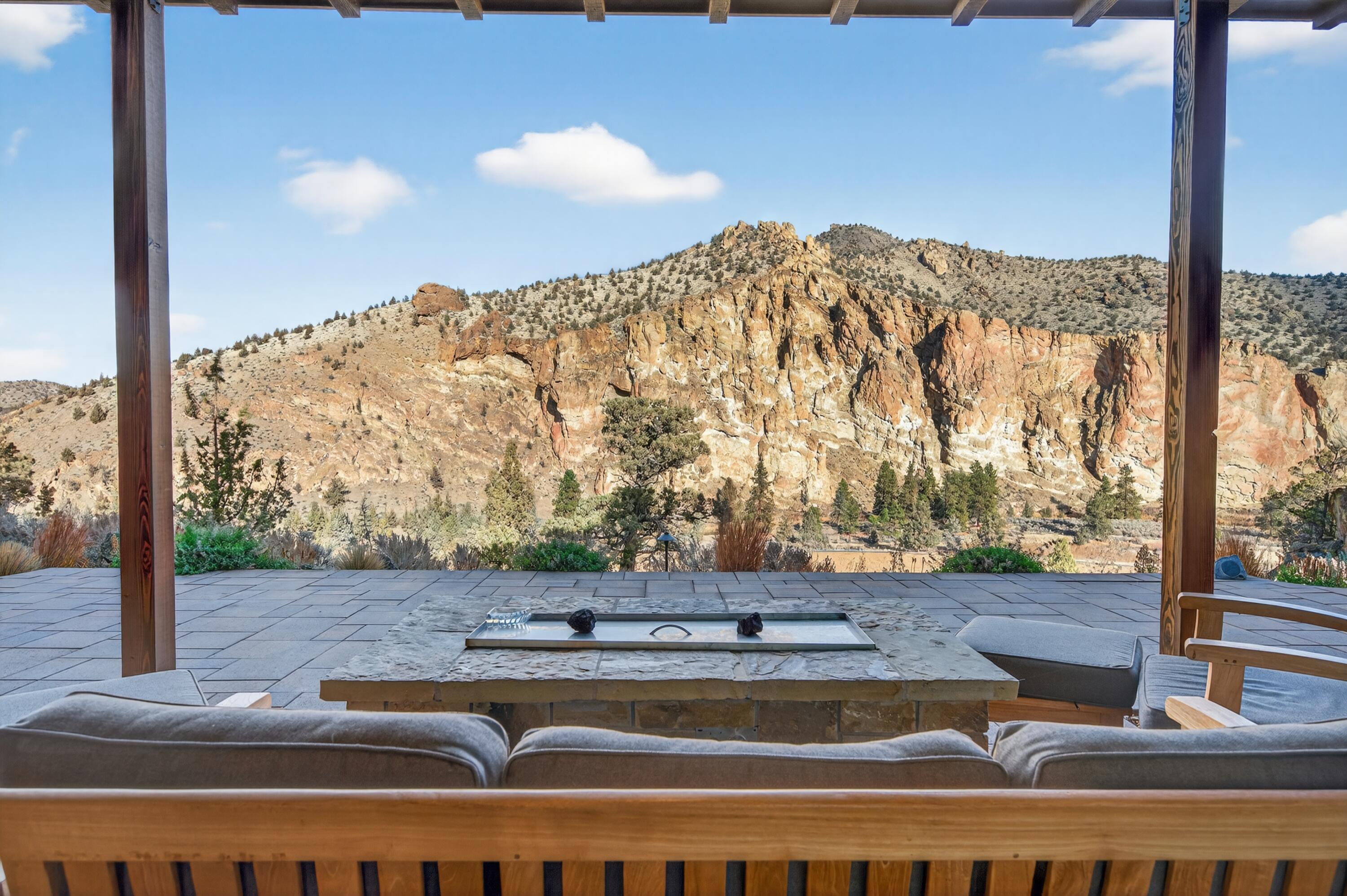 Terrebonne, Oregon, 97760, United States, 5 Bedrooms Bedrooms, ,5 BathroomsBathrooms,Residential,Active,1747251