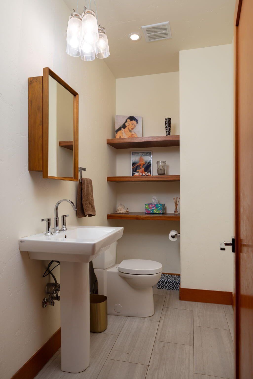 Bend, Oregon, 97703, United States, 4 Bedrooms Bedrooms, ,4 BathroomsBathrooms,Residential,Active,1996273