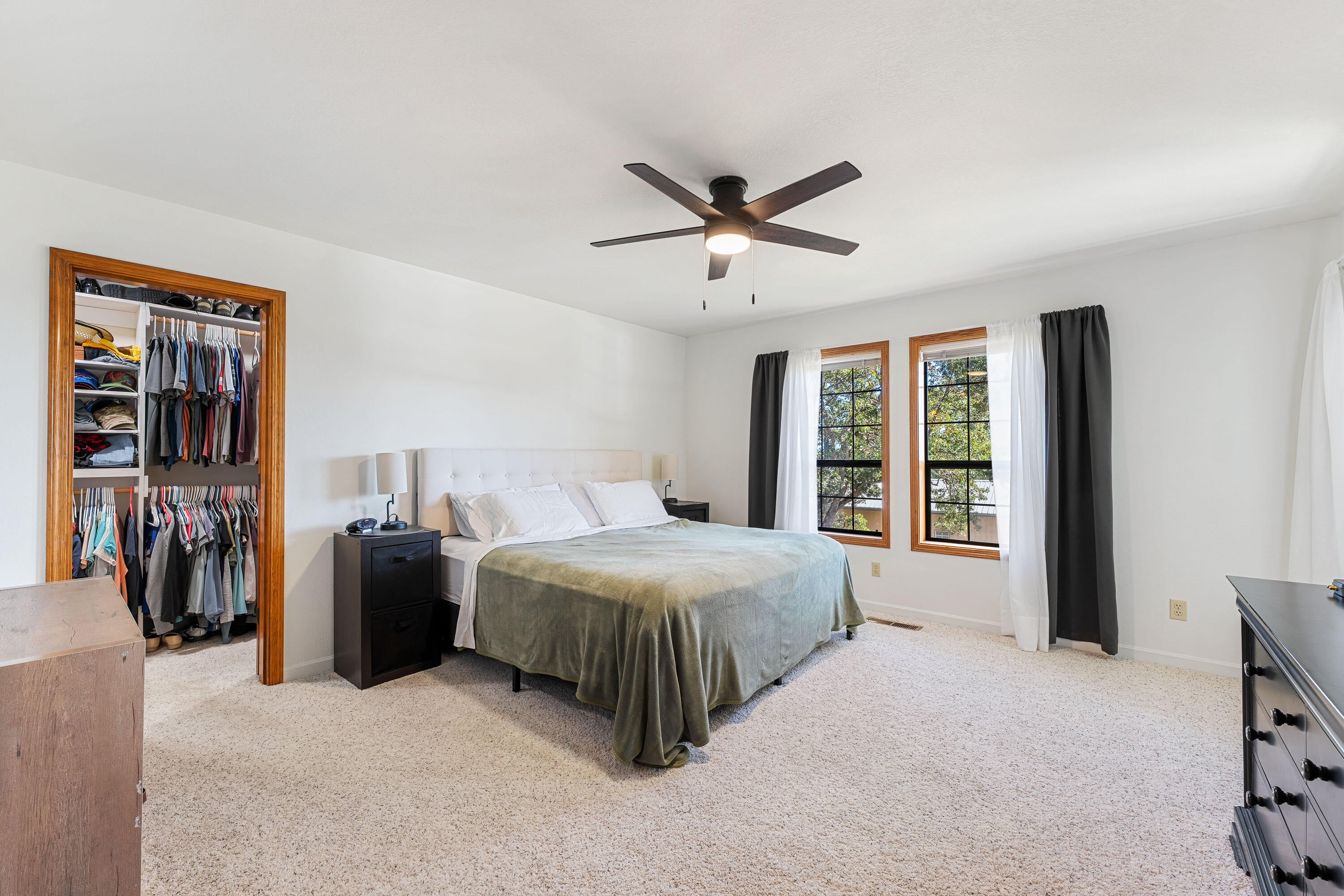 Central Point, Oregon, 97502, United States, 4 Bedrooms Bedrooms, ,3 BathroomsBathrooms,Residential,Active,1959928