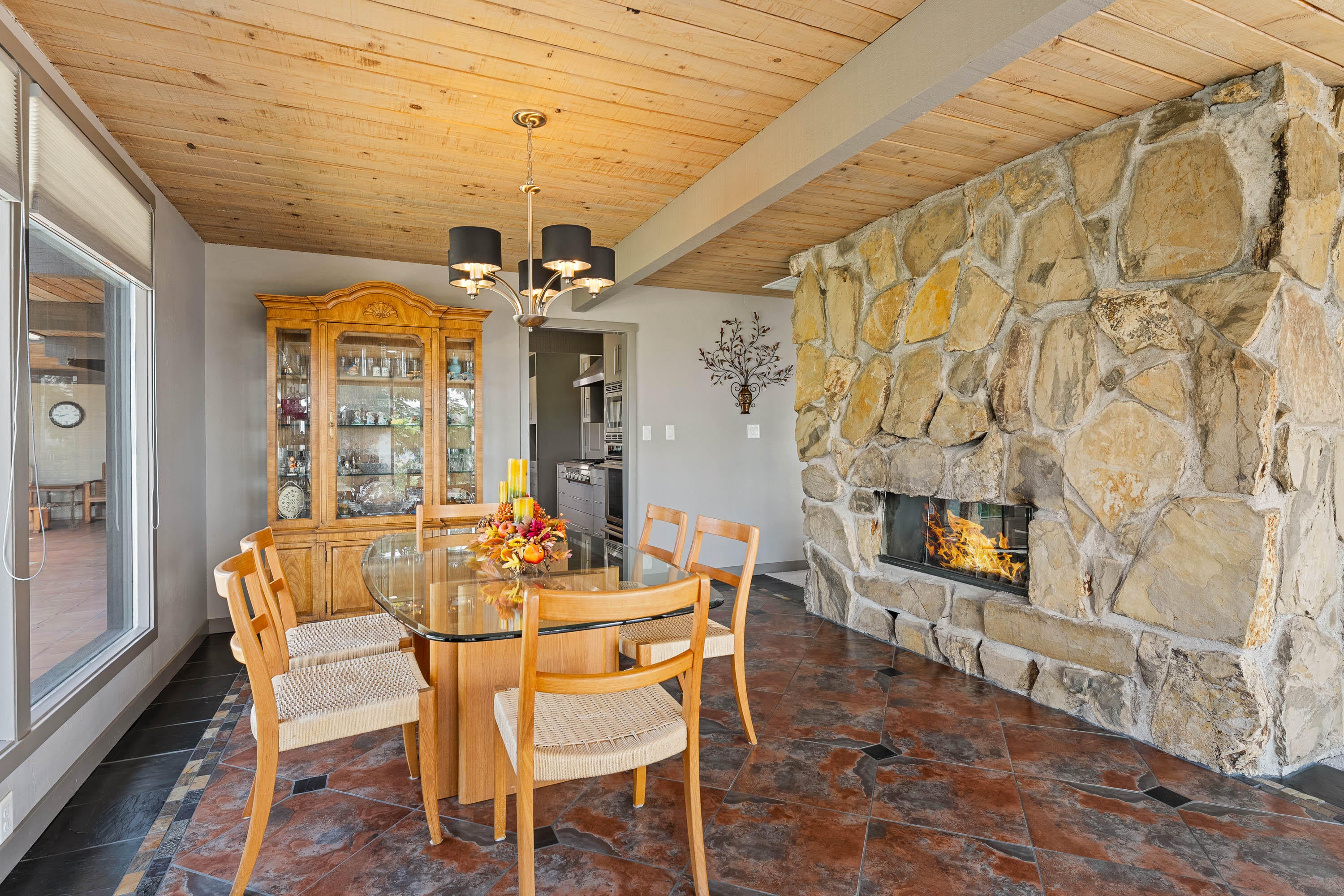 Central Point, Oregon, 97502, United States, 4 Bedrooms Bedrooms, ,4 BathroomsBathrooms,Residential,Active,2006836