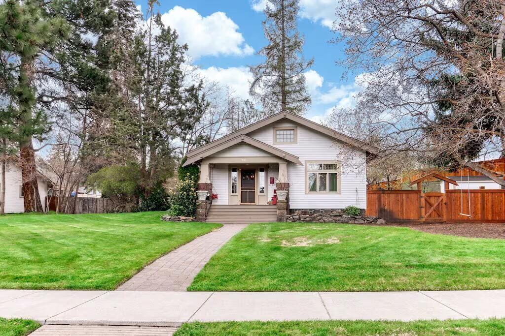 Bend, Oregon, 97703, United States, 3 Bedrooms Bedrooms, ,2 BathroomsBathrooms,Residential,Active,1756823
