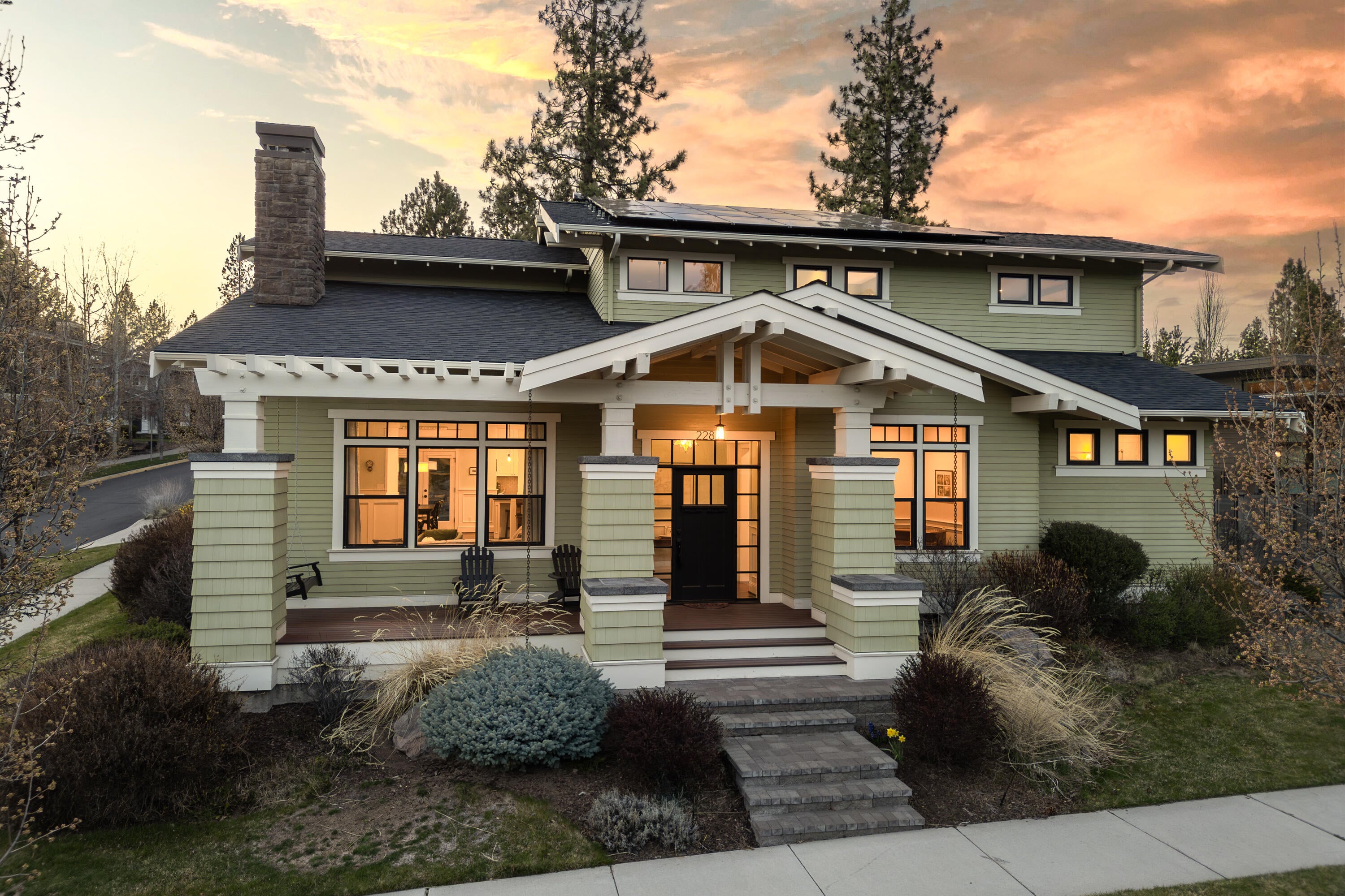 Bend, Oregon, 97703, United States, 4 Bedrooms Bedrooms, ,3 BathroomsBathrooms,Residential,Active,1764459