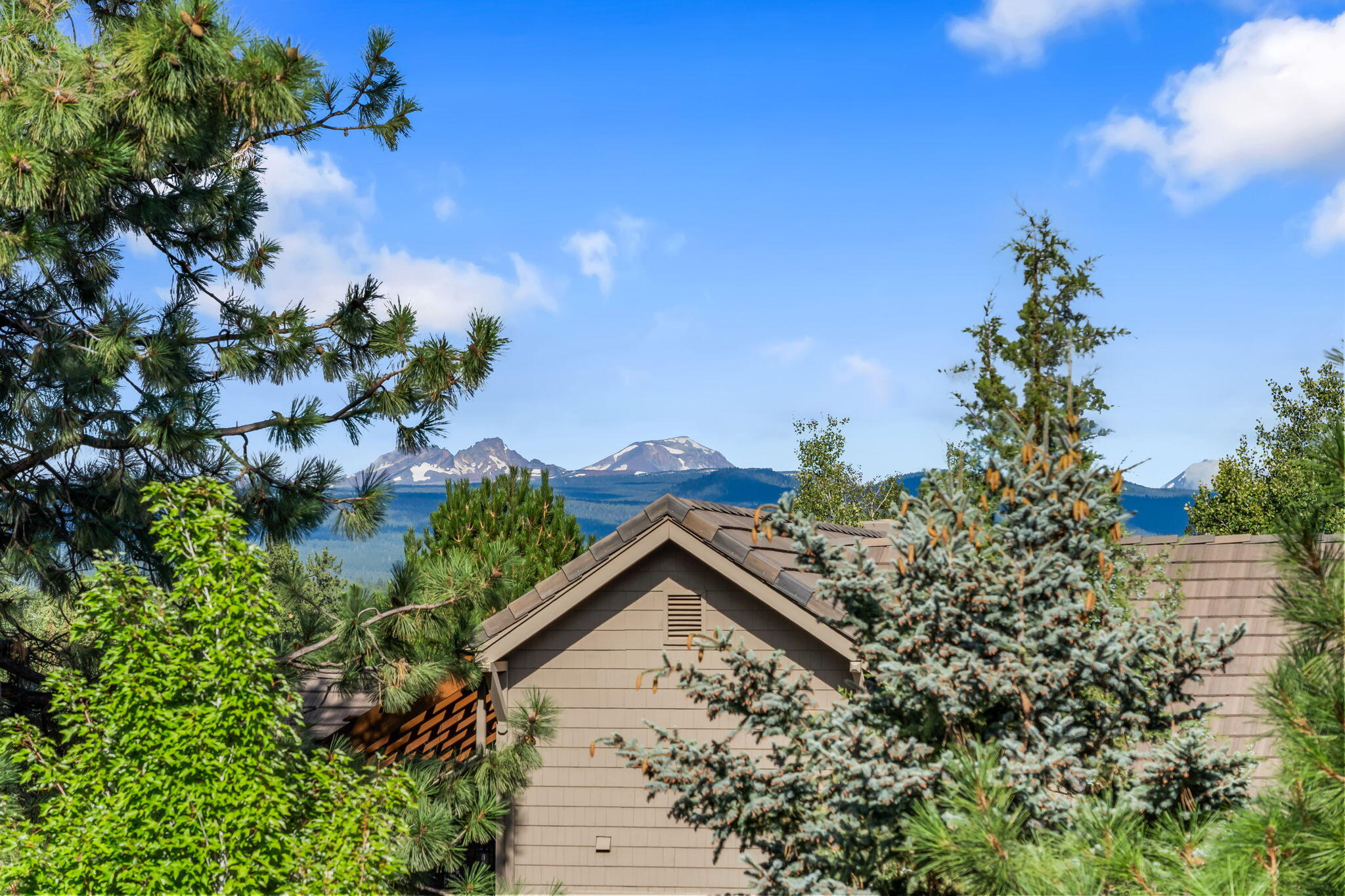 Bend, Oregon, 97702, United States, 4 Bedrooms Bedrooms, ,3 BathroomsBathrooms,Residential,Active,1913968