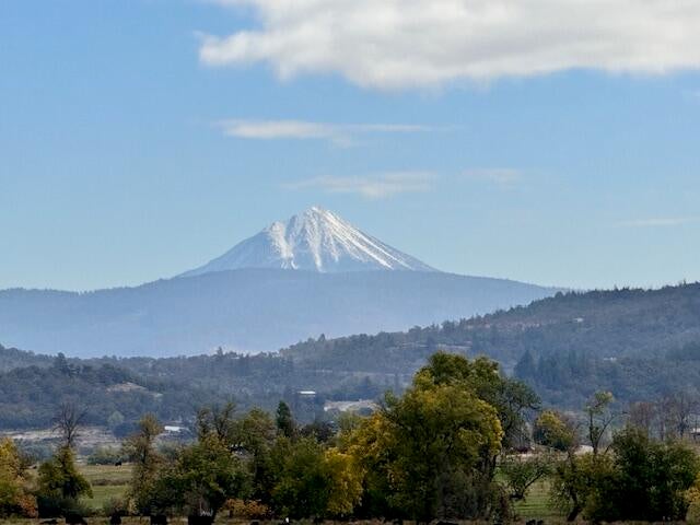 Eagle Point, Oregon, 97524, United States, 5 Bedrooms Bedrooms, ,5 BathroomsBathrooms,Residential,Active,1999924