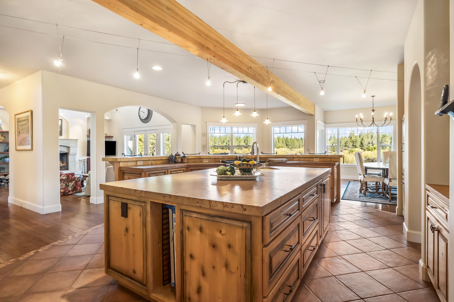 Bend, Oregon, 97707, United States, 5 Bedrooms Bedrooms, ,5 BathroomsBathrooms,Residential,Active,2044562