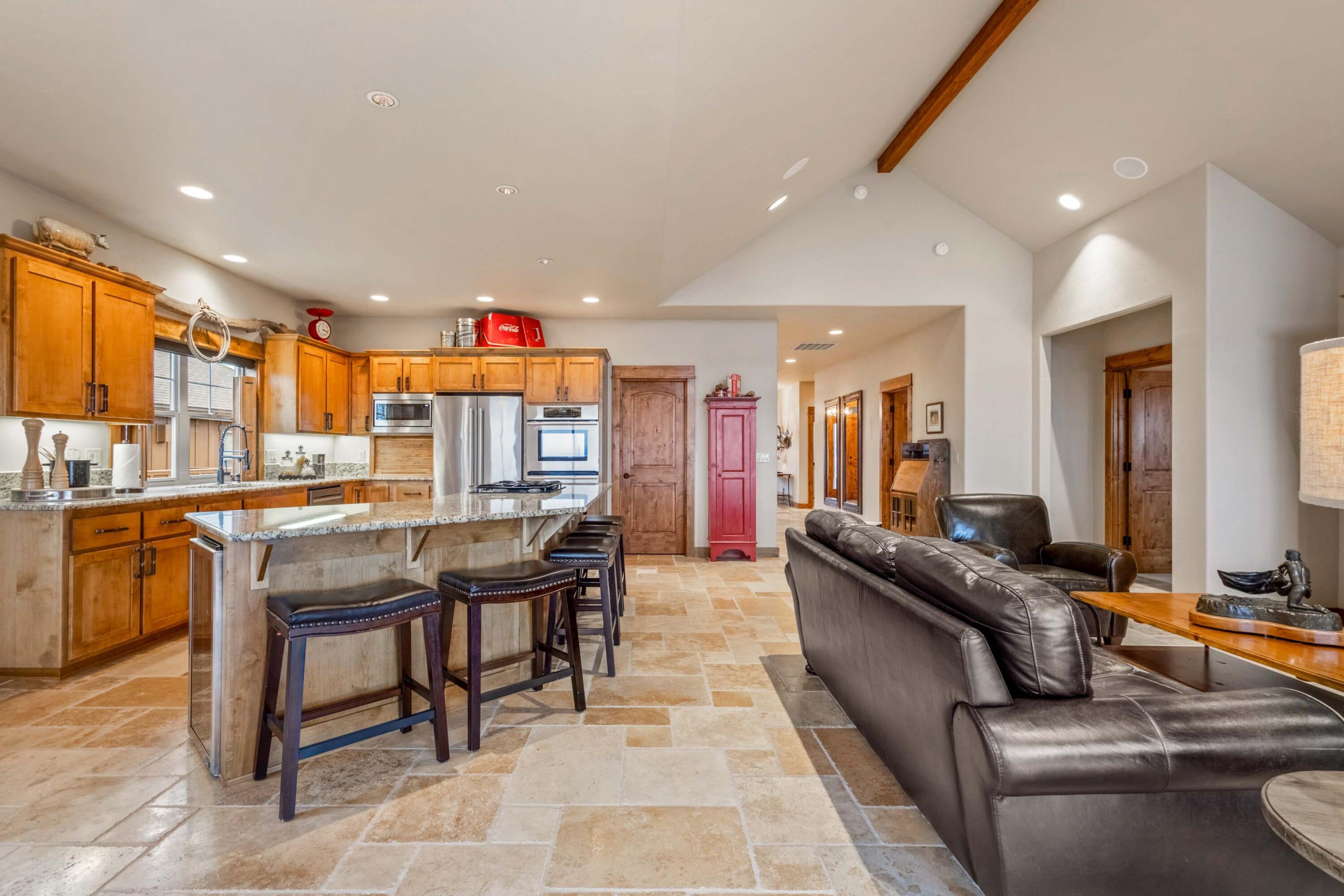 Redmond, Oregon, 97756, United States, 3 Bedrooms Bedrooms, ,4 BathroomsBathrooms,Residential,Active,2002359