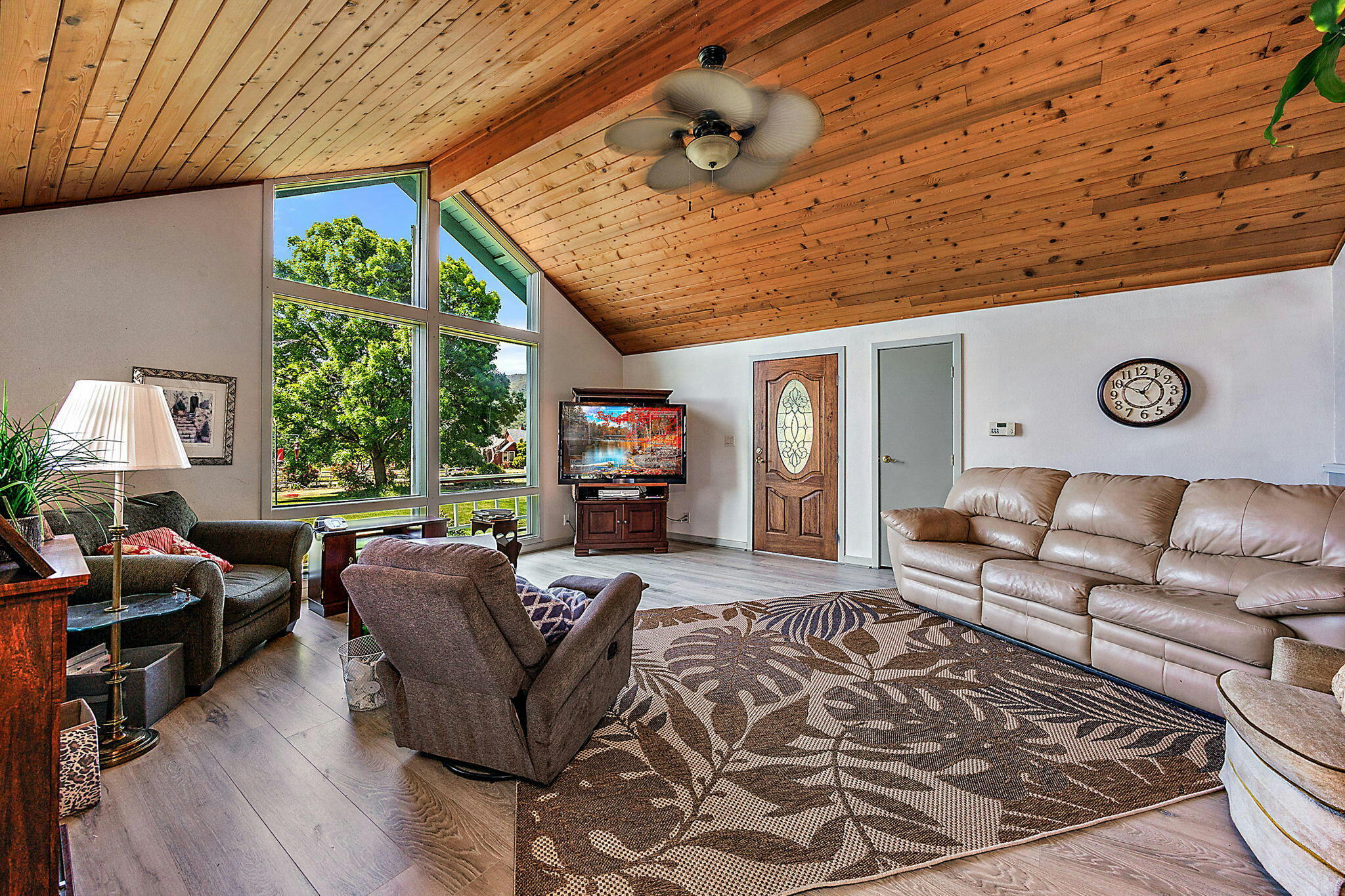 Ashland, Oregon, 97520, United States, 4 Bedrooms Bedrooms, ,4 BathroomsBathrooms,Residential,Active,1741601