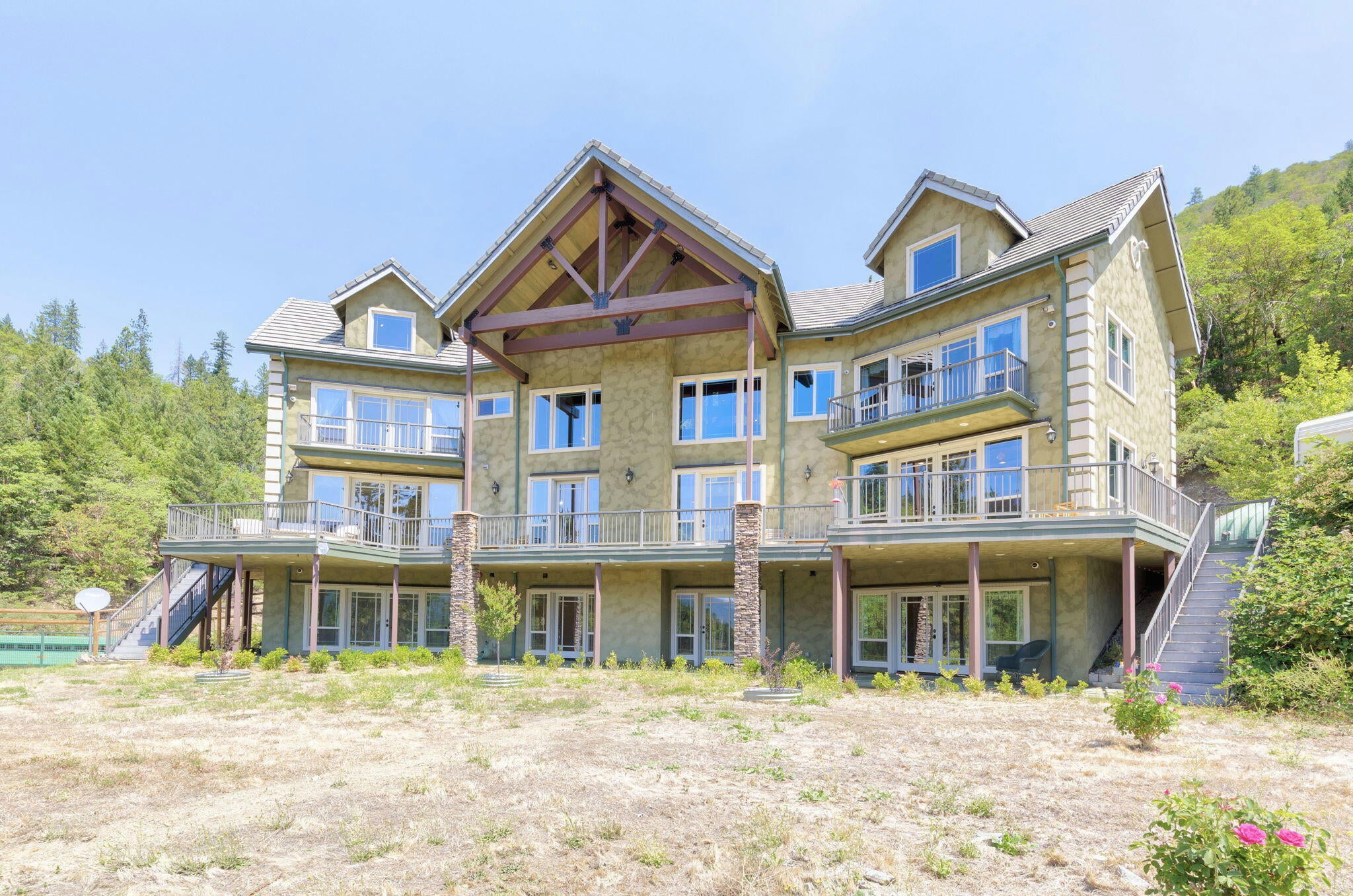 Grants Pass, Oregon, 97527, United States, ,6 BathroomsBathrooms,Residential,Active,1748769