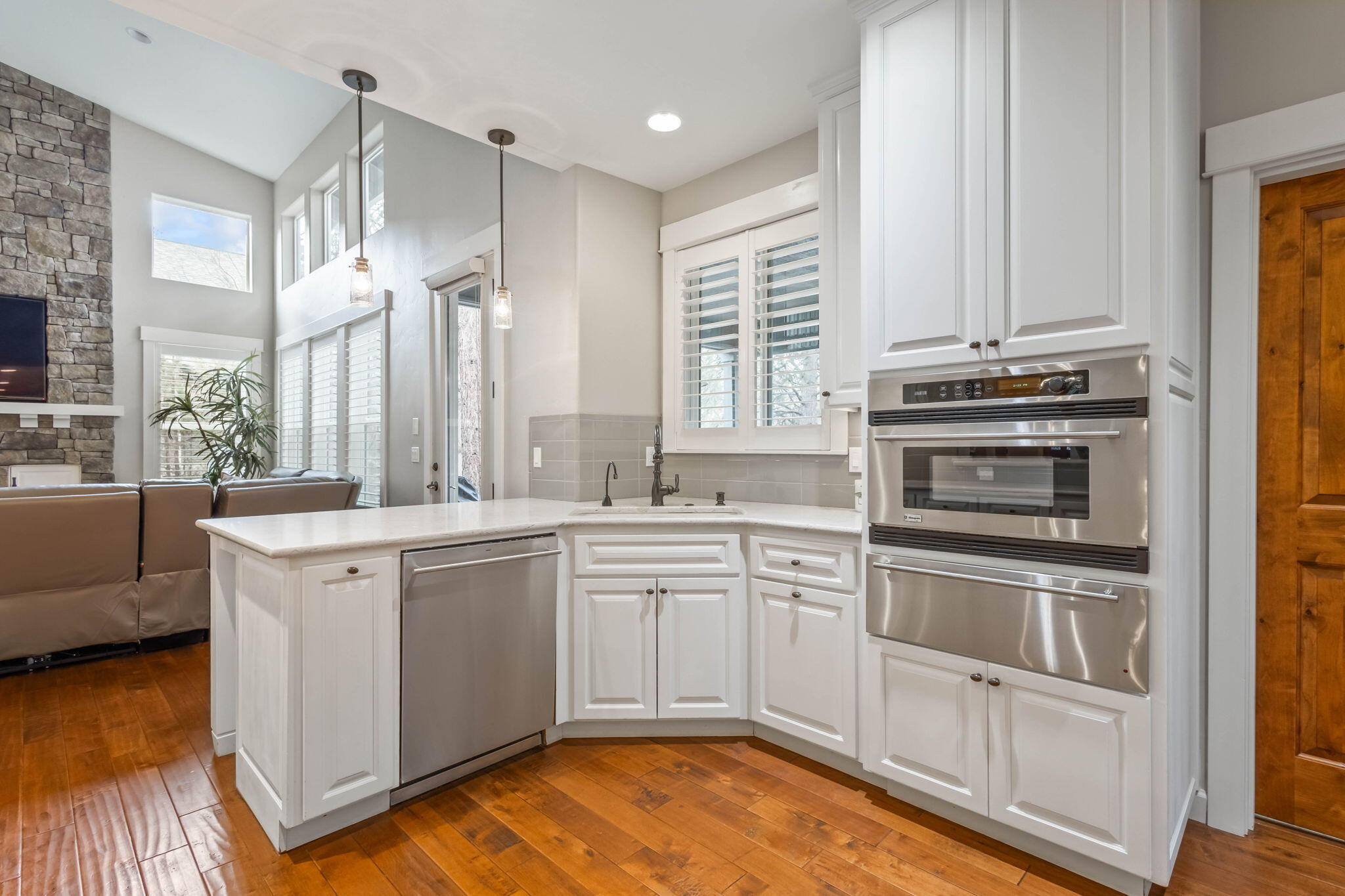 Bend, Oregon, 97702, United States, 4 Bedrooms Bedrooms, ,5 BathroomsBathrooms,Residential,Active,1726847