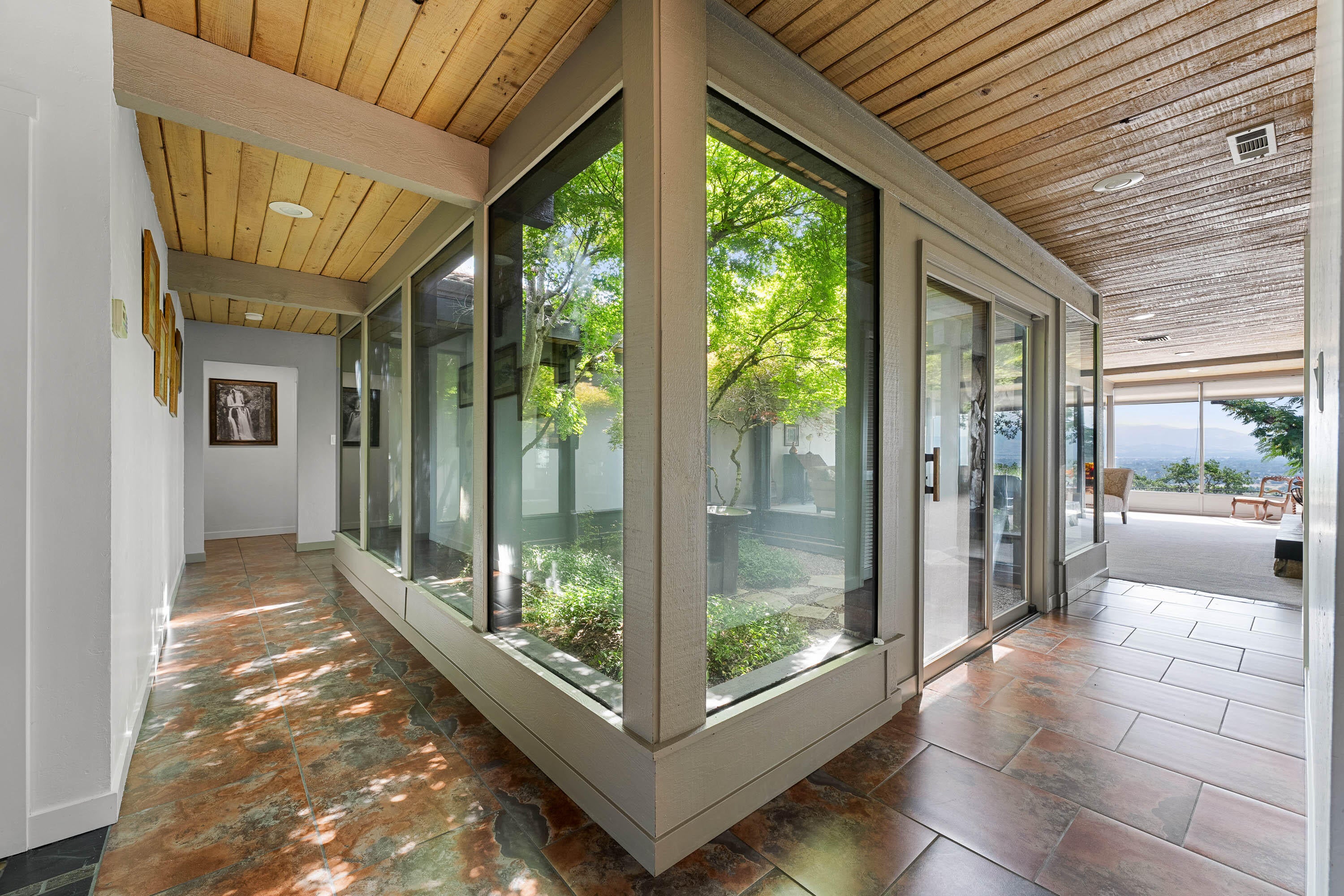 Central Point, Oregon, 97502, United States, 4 Bedrooms Bedrooms, ,4 BathroomsBathrooms,Residential,Active,2006836