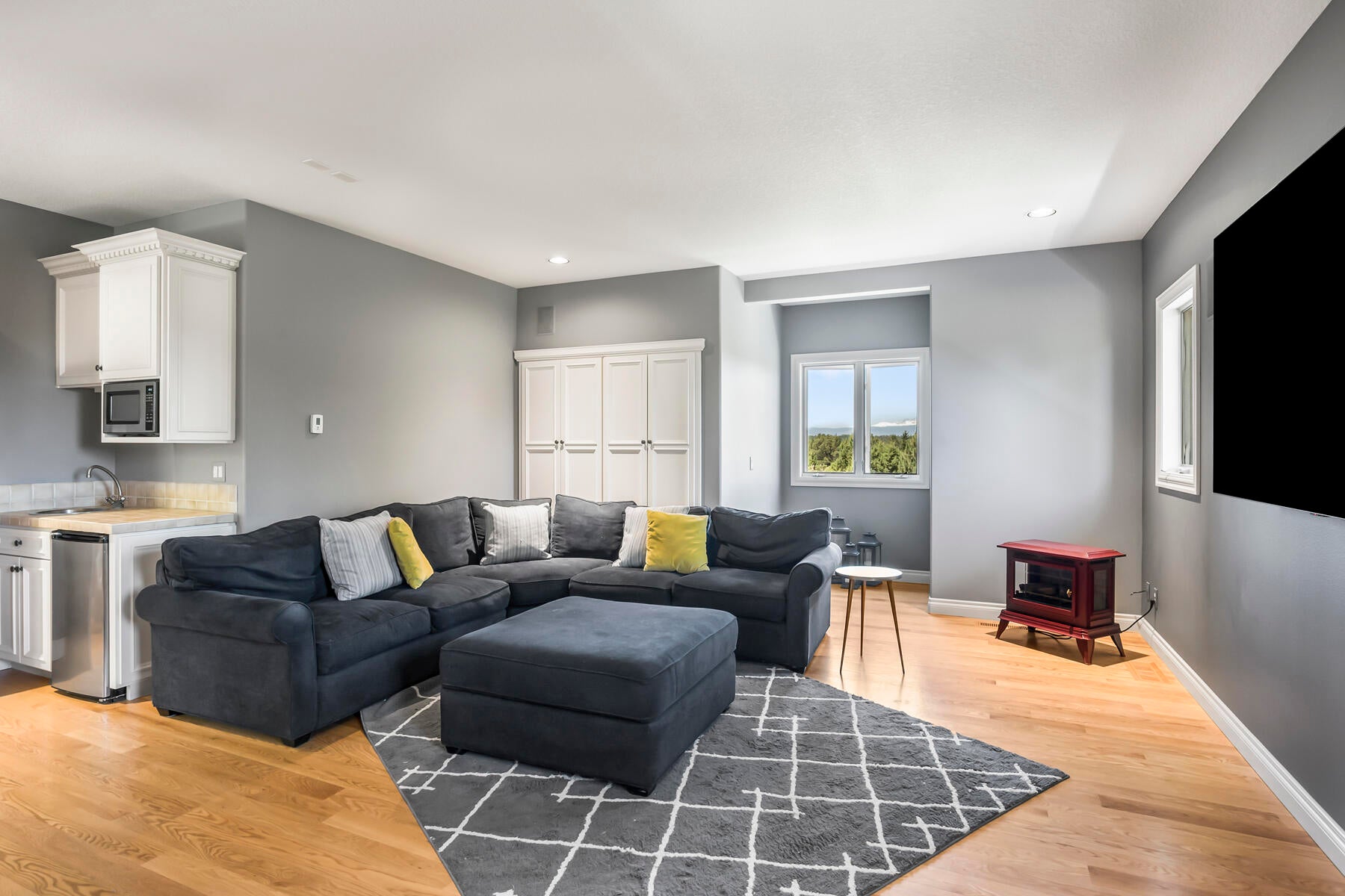 Bend, Oregon, 97702, United States, ,6 BathroomsBathrooms,Residential,Active,1726978