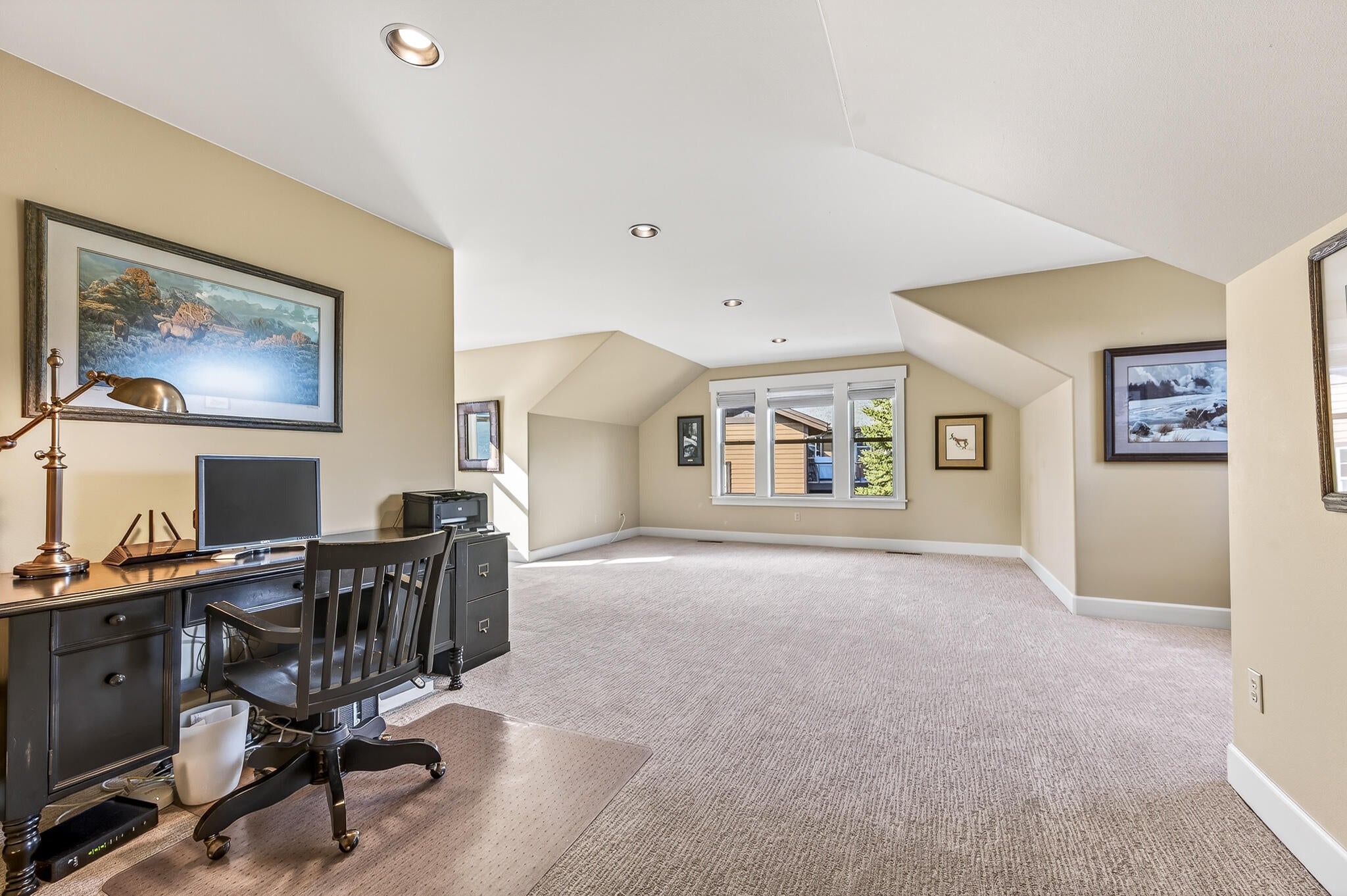Bend, Oregon, 97703, United States, 3 Bedrooms Bedrooms, ,3 BathroomsBathrooms,Residential,Active,2017476