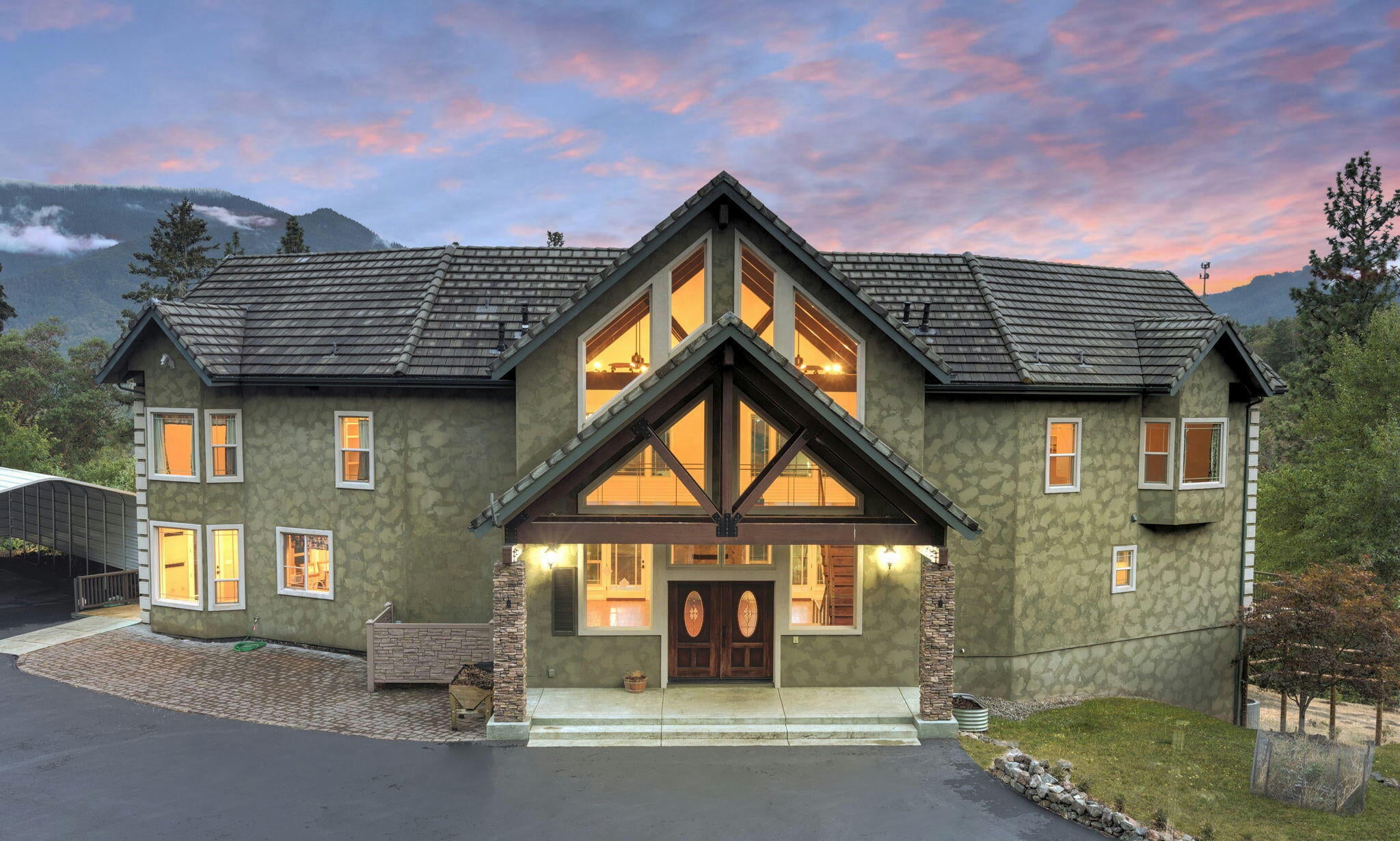 Grants Pass, Oregon, 97527, United States, ,6 BathroomsBathrooms,Residential,Active,1748769